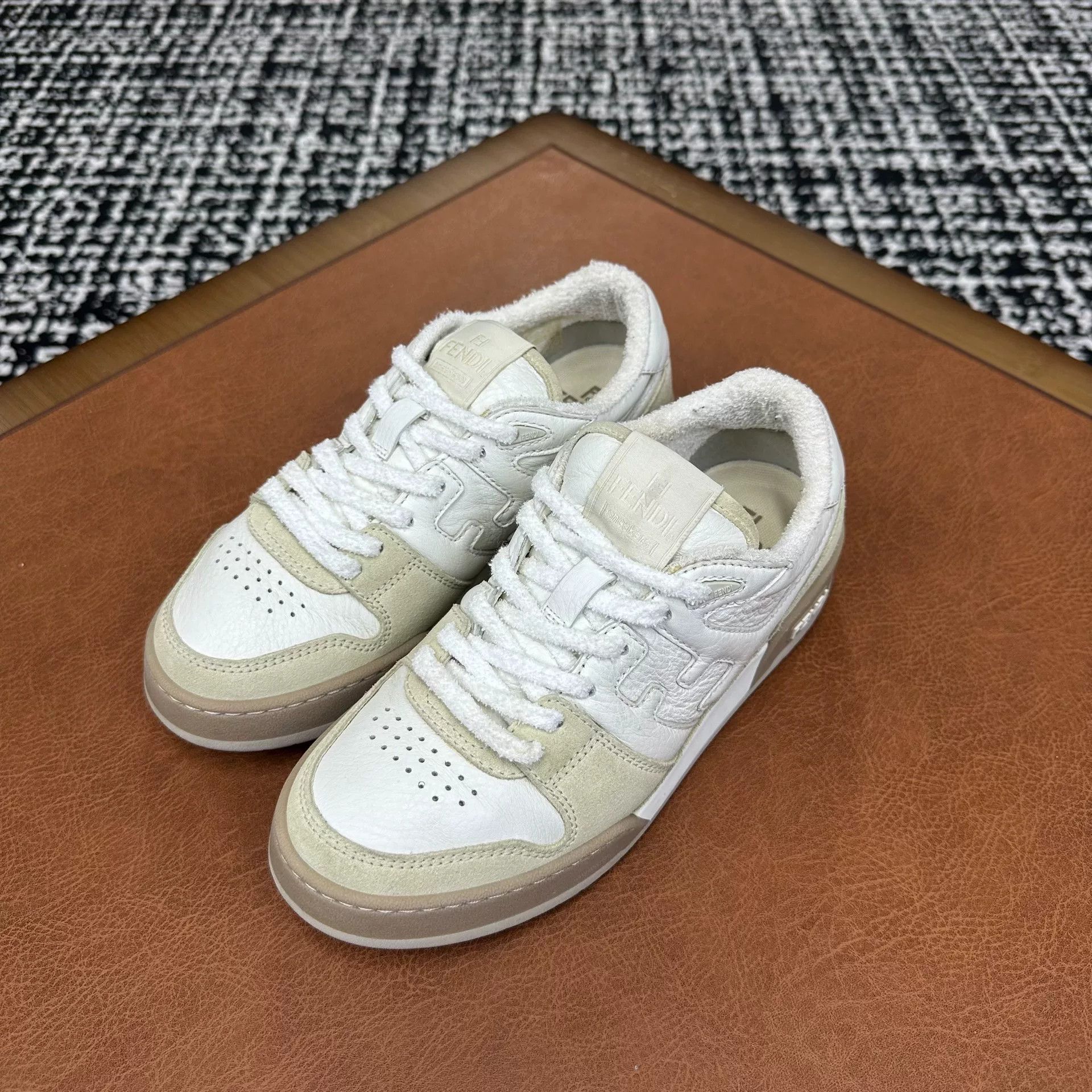 Fendi Fendi Casual White Lowtop Sneakers it_37 Women Size US 7 / IT 37 - 1 Thumbnail