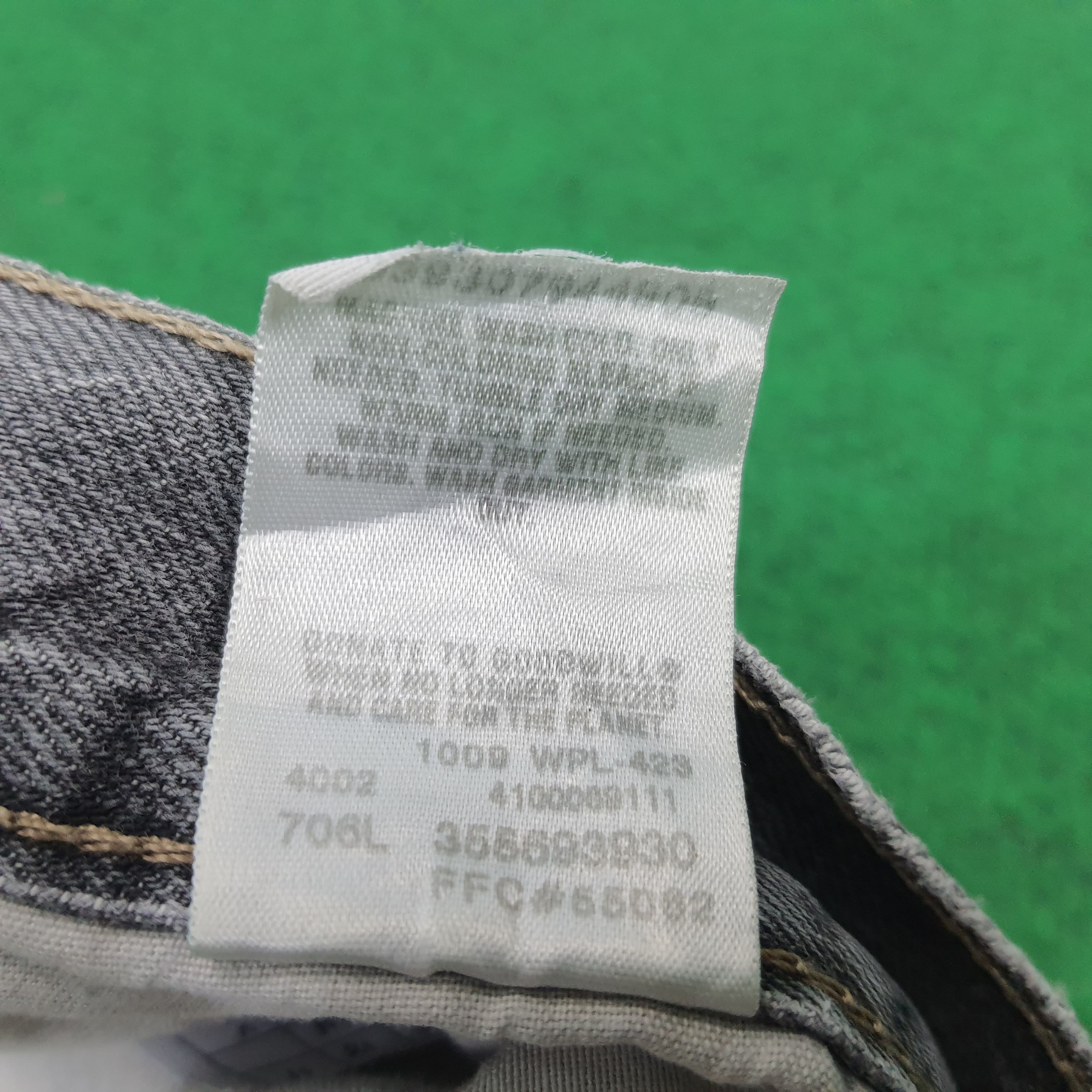 Levi's × Vintage Vintage Levi's 569 Loose Distressed Short Jeans Size US 36 / EU 52 - 8 Thumbnail