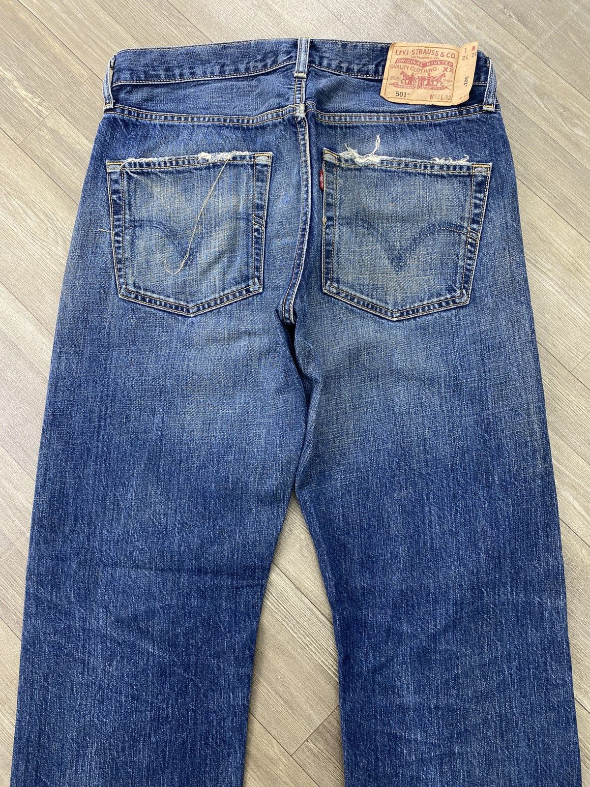 Levi's Vintage Clothing 00s Vintage Levis 501 Distressed Straight 32x33 Faded Jeans Size US 30 / EU 46 - 19 Thumbnail
