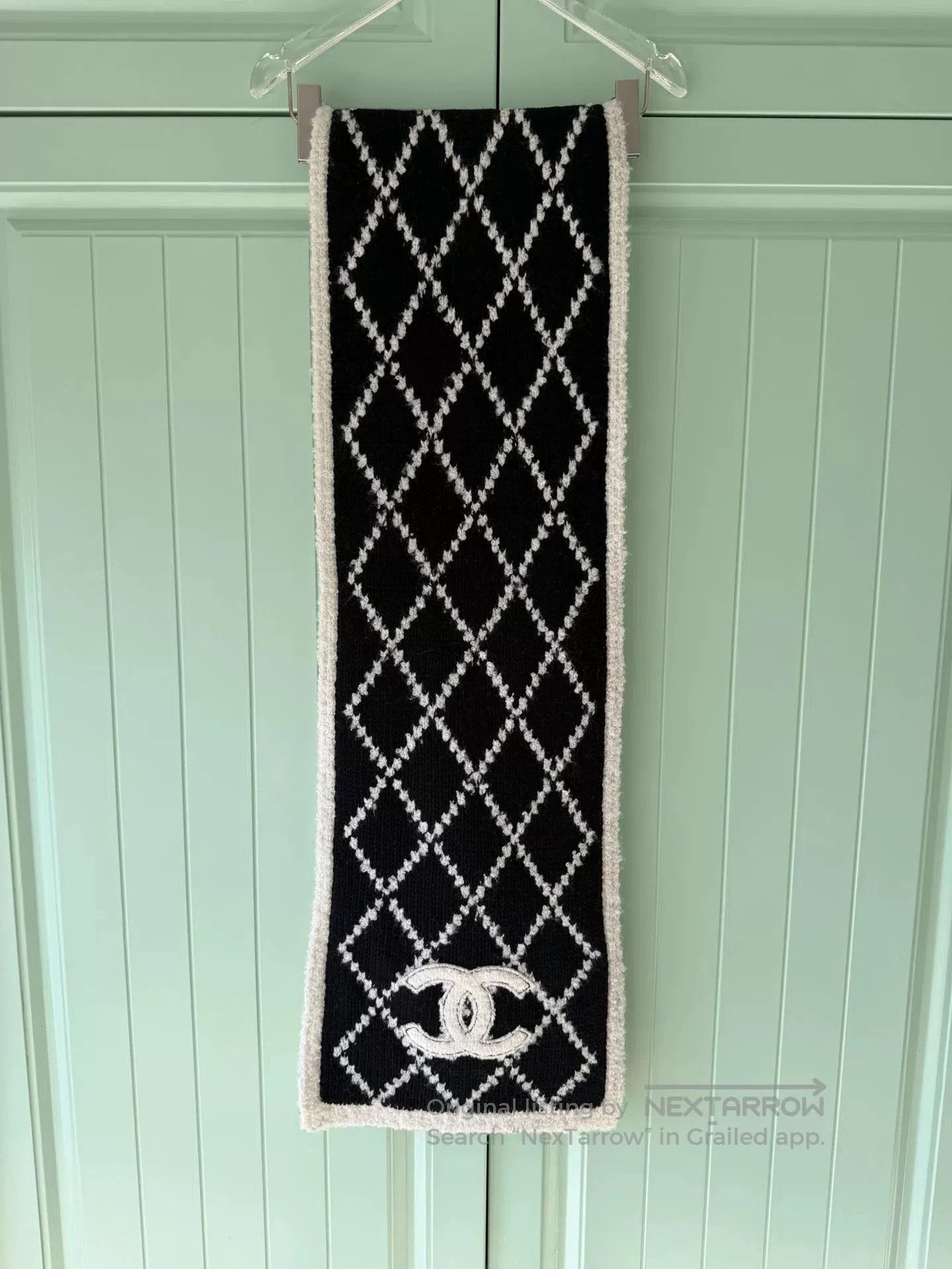 Chanel Chanel Black White Quilted Cashmere Scarf. Size ONE SIZE - 1 Thumbnail