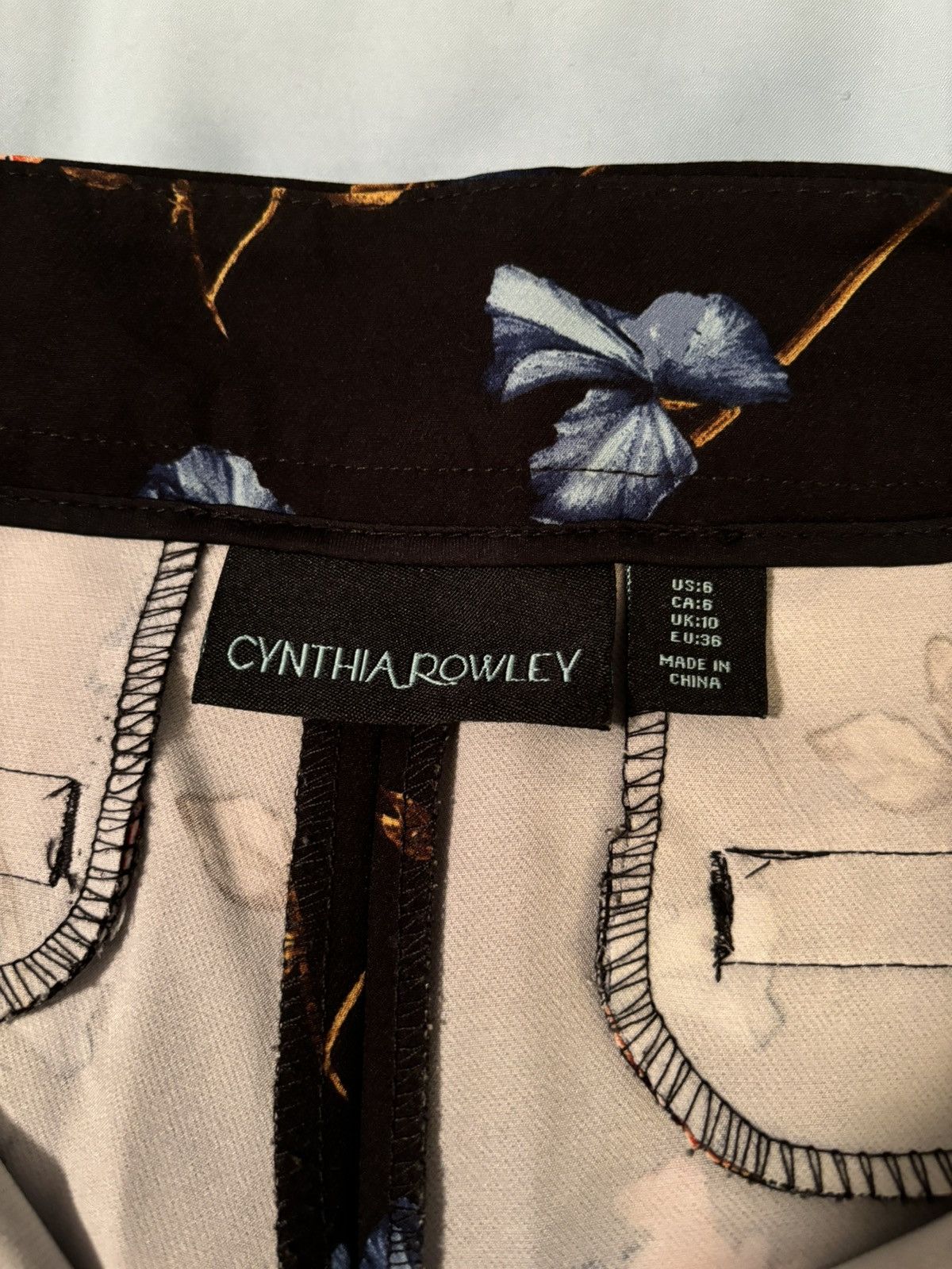 Cynthia Rowley × Designer Floral Dress Pants Slacks Flower Pattern Design Black Color Size 28" / US 6 / IT 42 - 4 Thumbnail