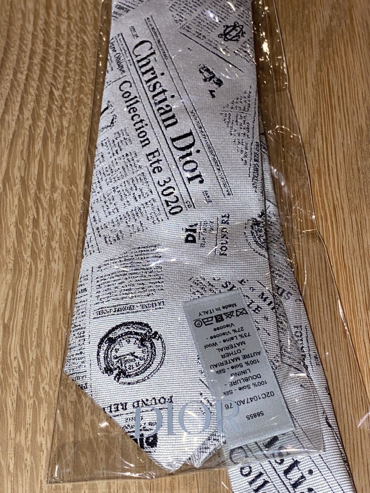 Daniel Arsham × Dior Daniel Arsham x Dior Tie Newspaper Size ONE SIZE - 2 Thumbnail