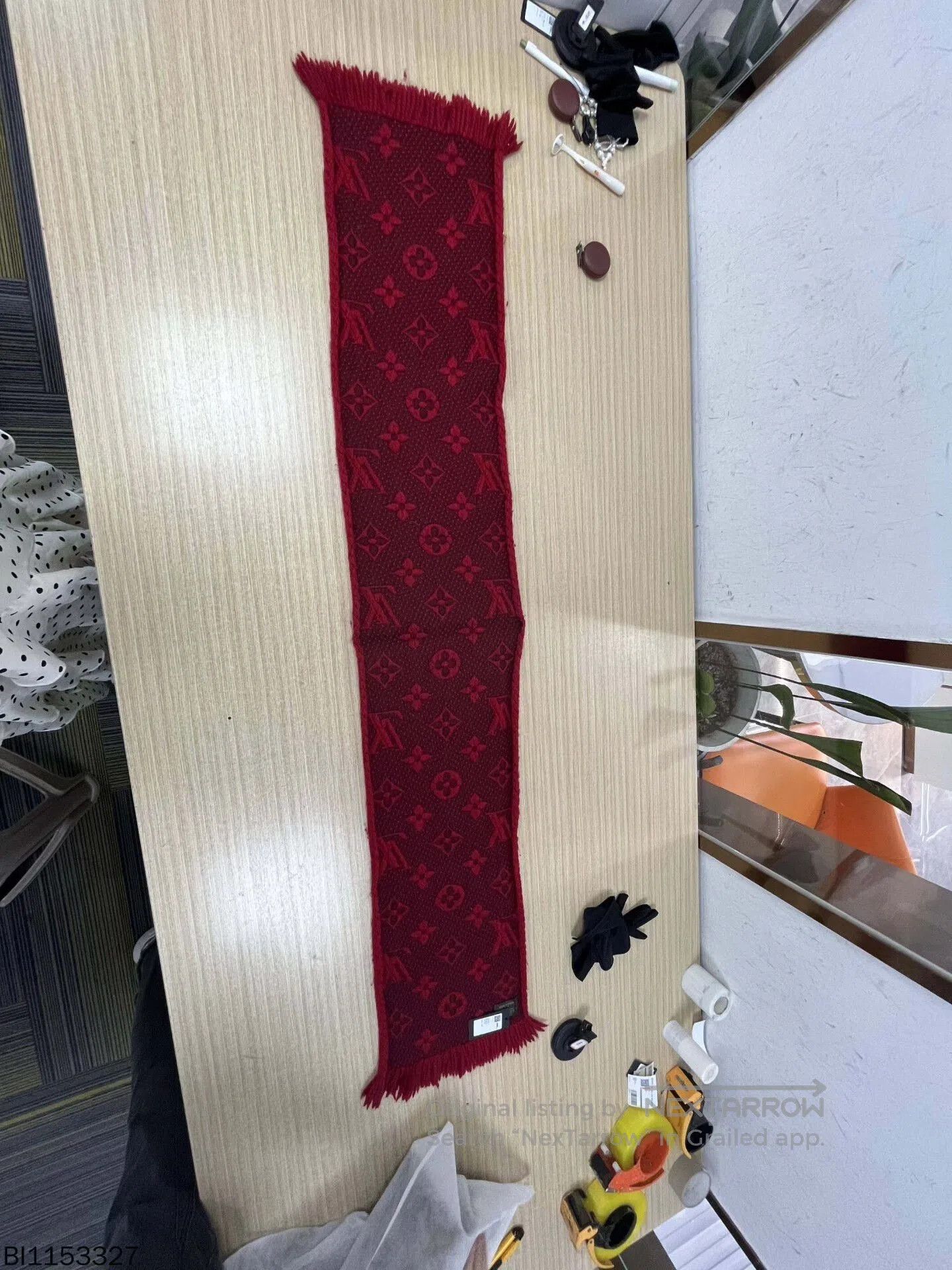 Louis Vuitton louis vuitton logomania wool scarf 160x31. Size ONE SIZE - 6 Thumbnail