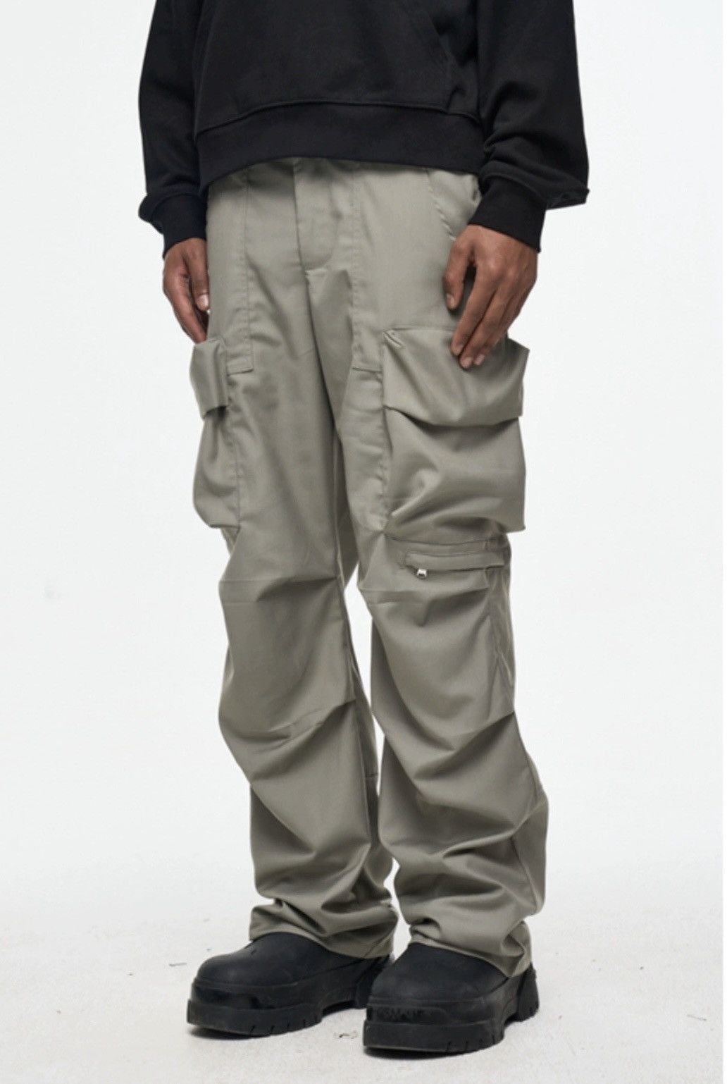 image of Vintage Utility Grunge Outdoor Multi Pocket Pleated Cargo Pants in Grey, Men's (Size 30)