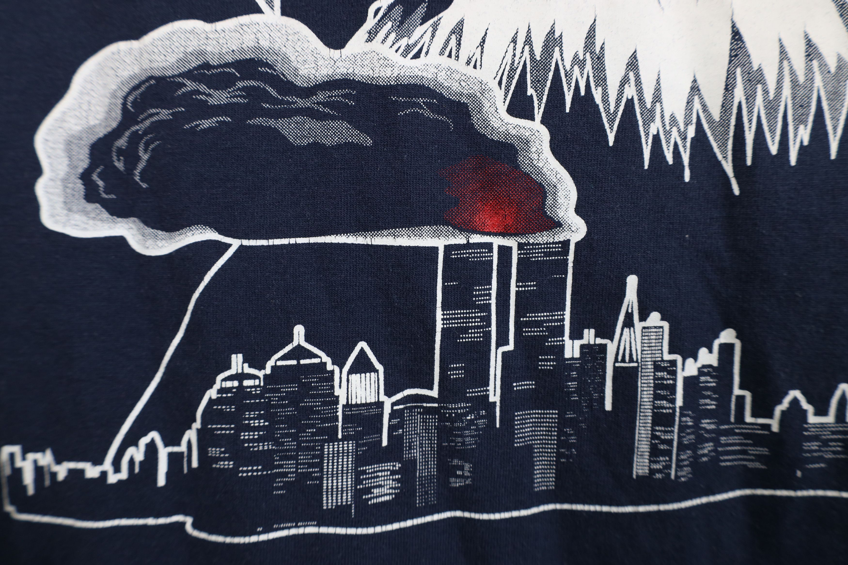 Vintage Vintage Y2K September 11 World Trade New York Eagle T-Shirt Size US L / EU 52-54 / 3 - 6 Thumbnail