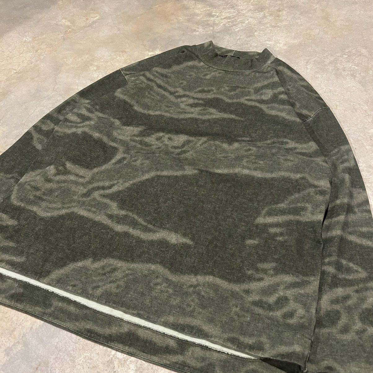 Kanye West Yeezy Season 3 Camo Moto Long Sleeve Crewneck Rare Kanye Size US M / EU 48-50 / 2 - 3 Thumbnail