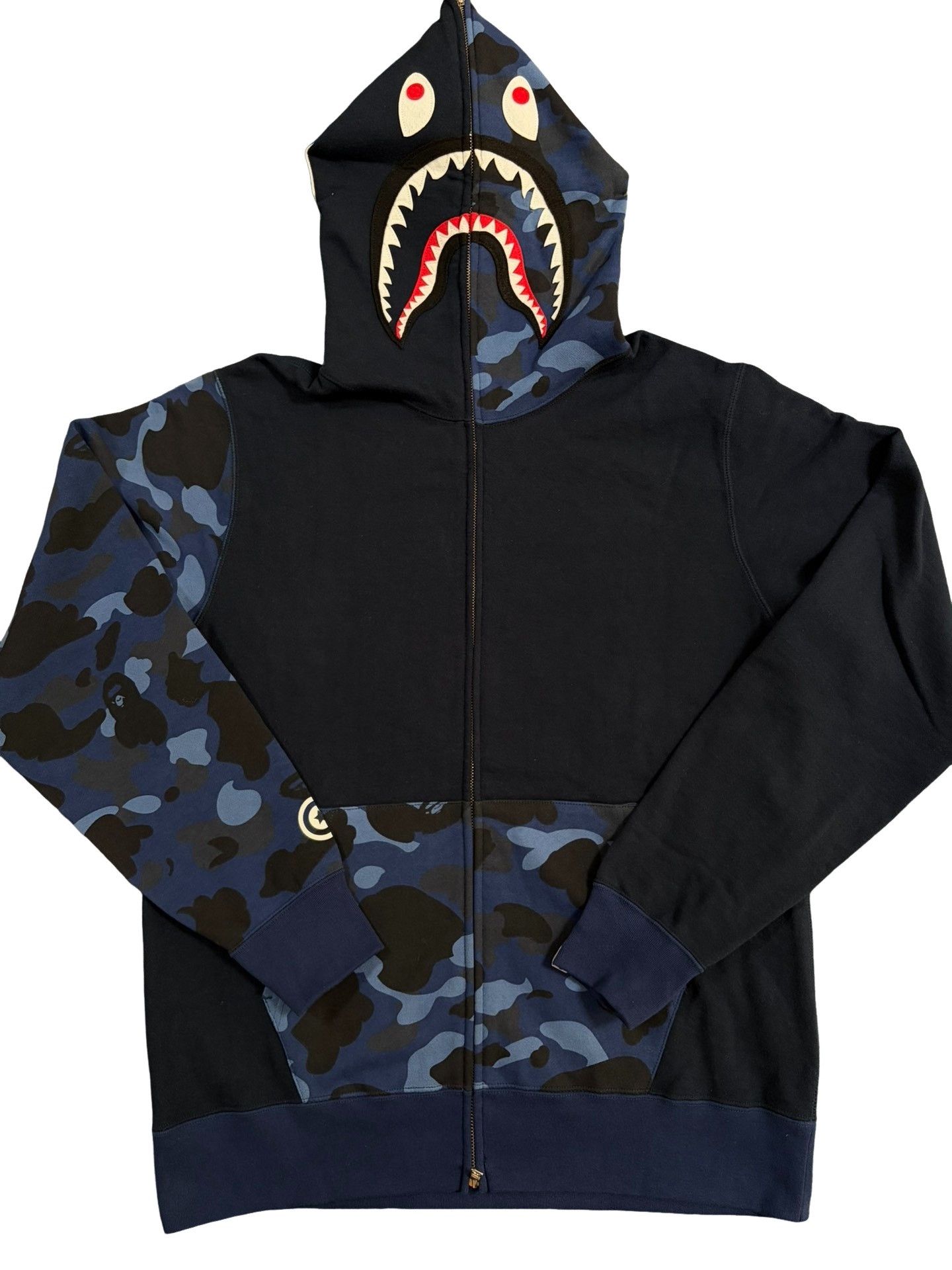 Bape Bape Camo Shark Hoodie Size XL Size US XL / EU 56 / 4 - 1 Thumbnail
