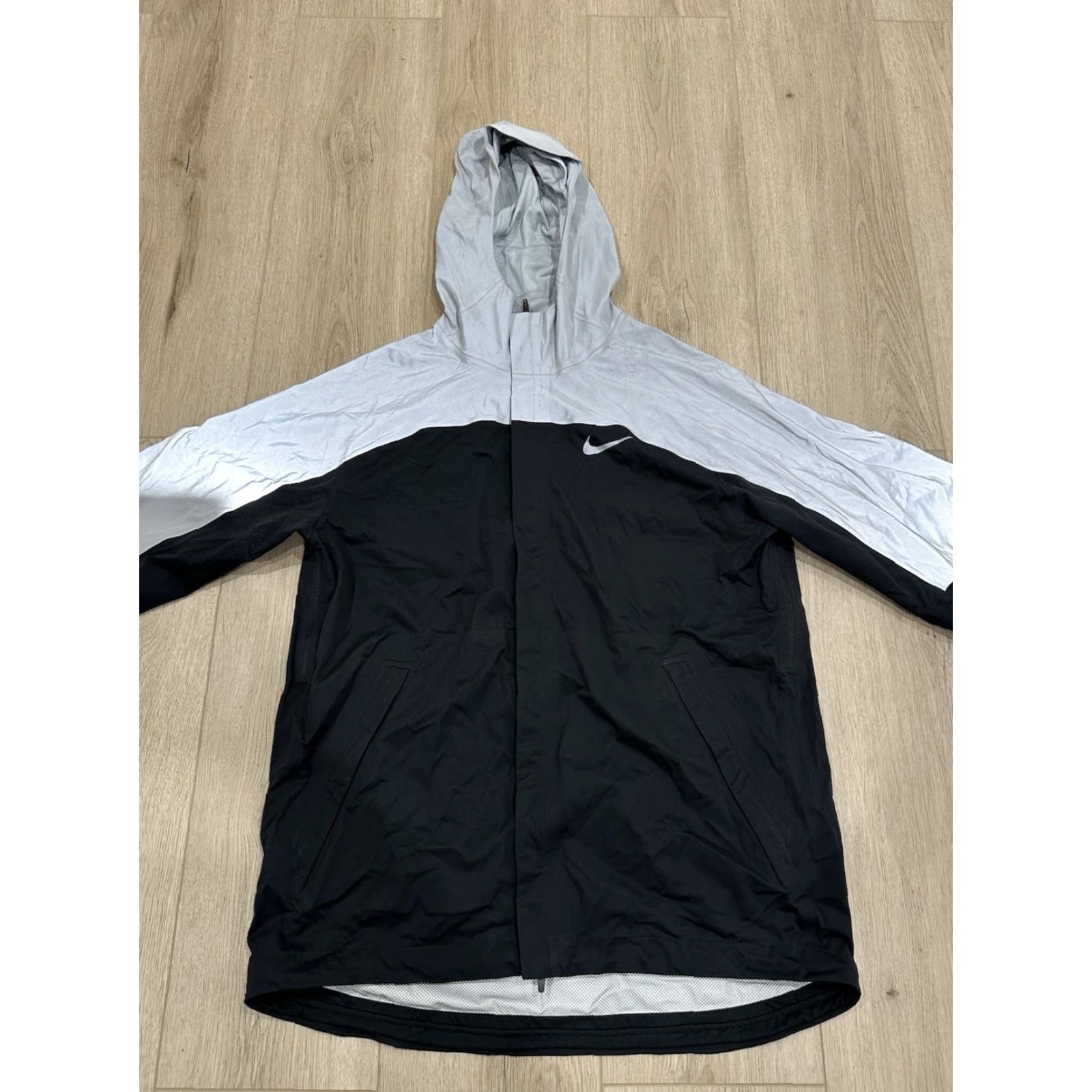 Nike Nike Shield Flash Jacket Men M Running Silver Black Windbreaker Nike Flash Jacket Mens M Activewear Sports Shirt? Size US M / EU 48-50 / 2 - 3 Thumbnail
