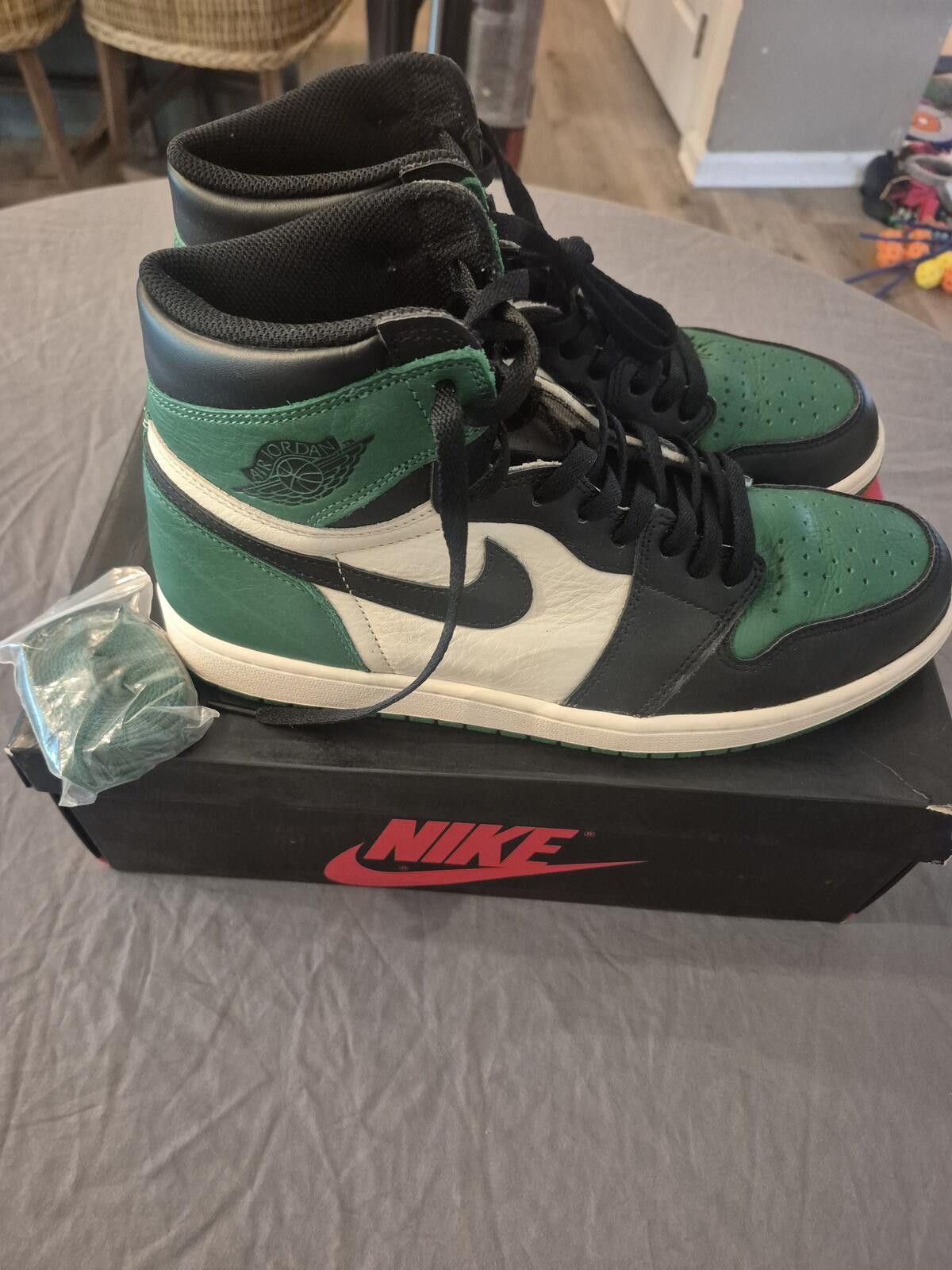 Jordan Brand Jordan 1 Retro High Top Pine Green Size 11.5 Pre-Owned Size US 11.5 / EU 44-45 - 2 Thumbnail