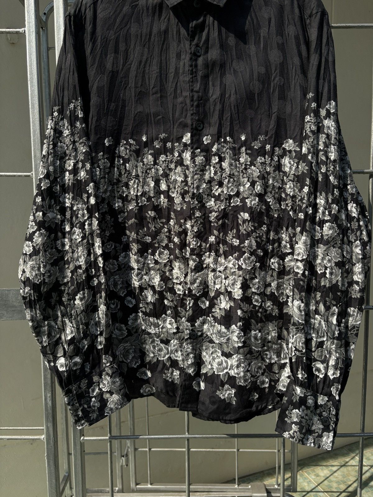 Tornado Mart Tornado Mart flowers printed black shirt Size US L / EU 52-54 / 3 - 4 Thumbnail