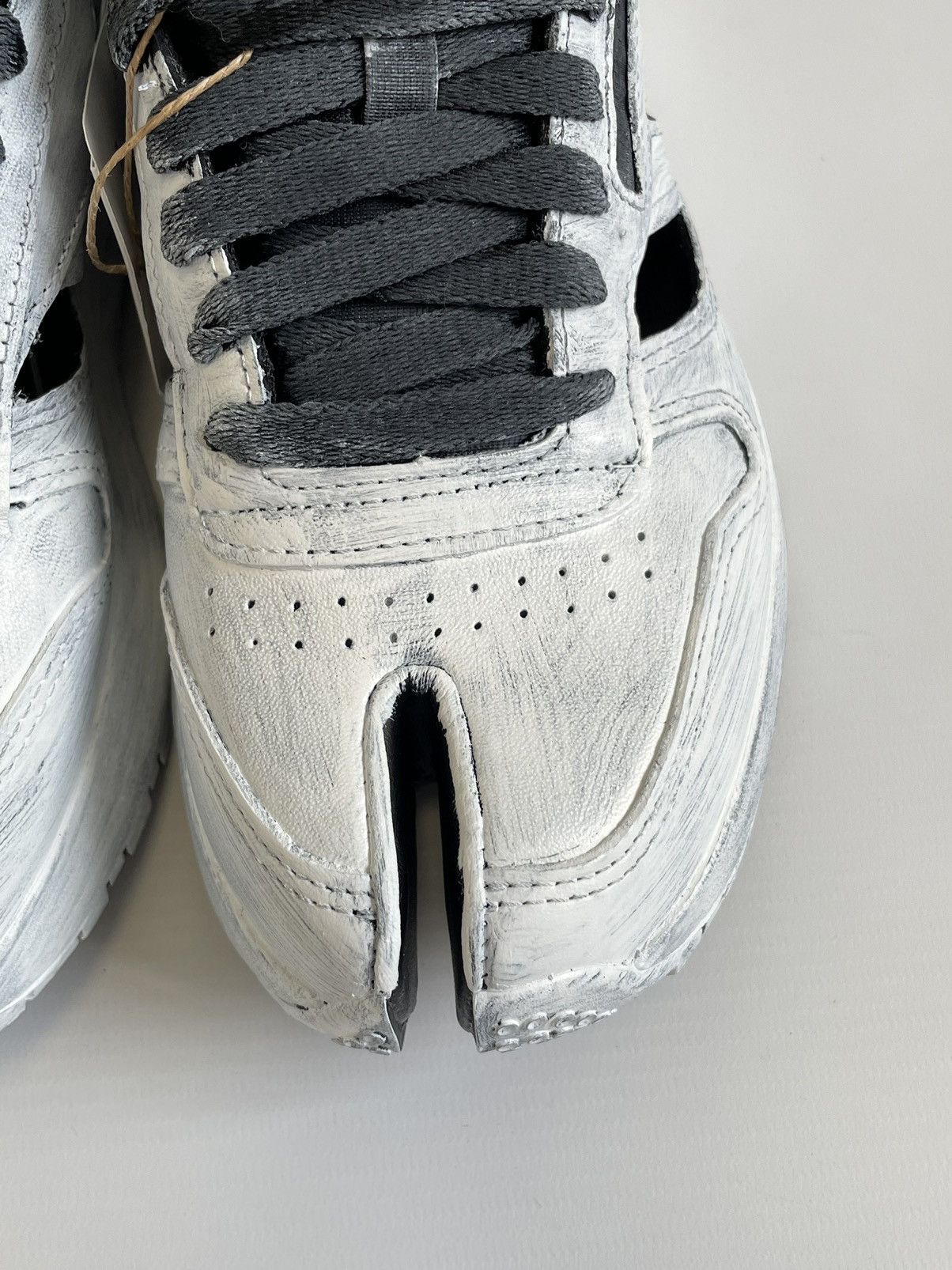 Maison Margiela × Reebok ‘Project 0 CL’ Painted Tabi Sneakers Size US 9 / IT 39 - 13 Thumbnail
