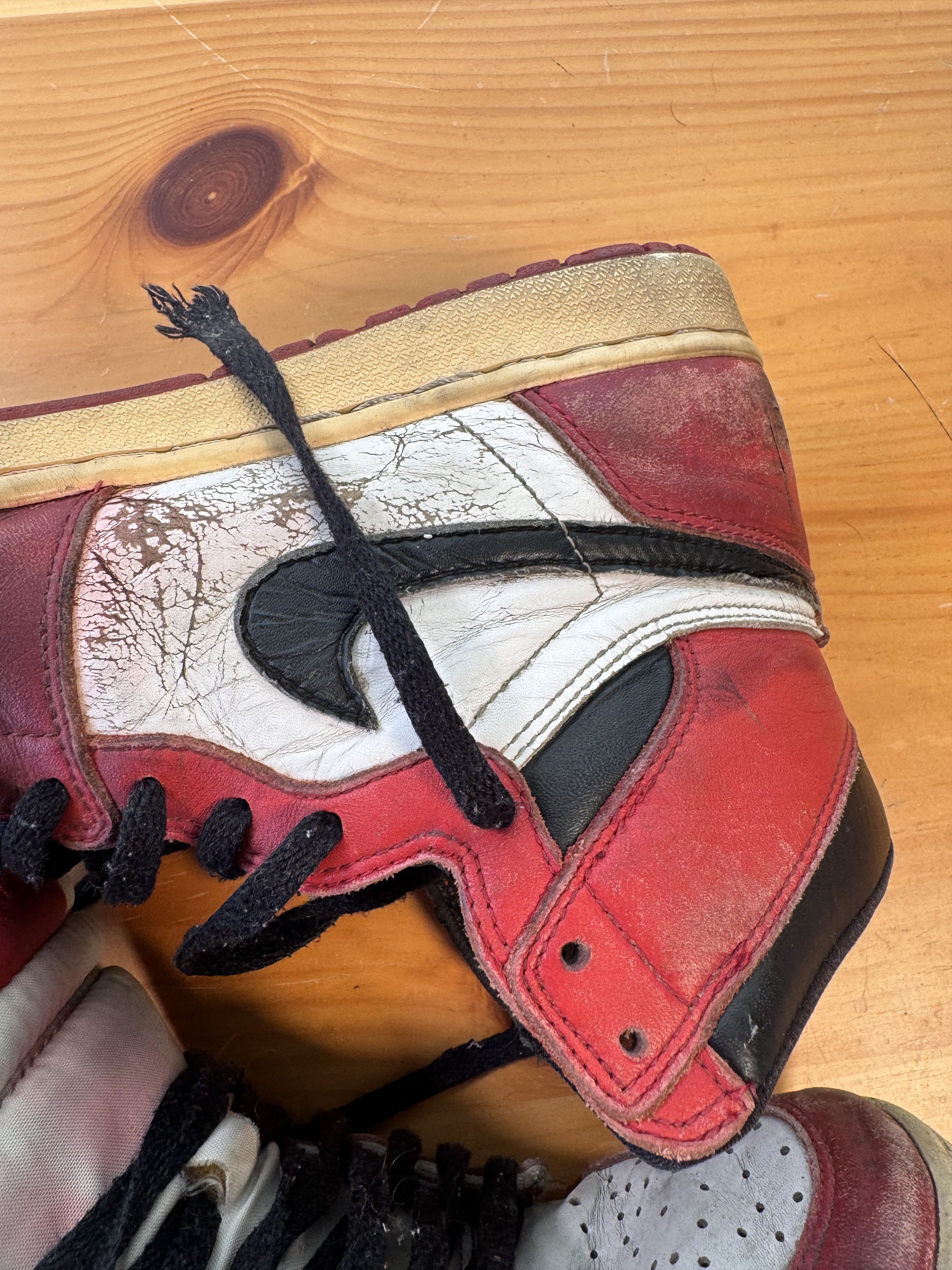 Jordan Brand 1994 Jordan Chicago 1 destroyed Size US 10 / EU 43 - 3 Thumbnail