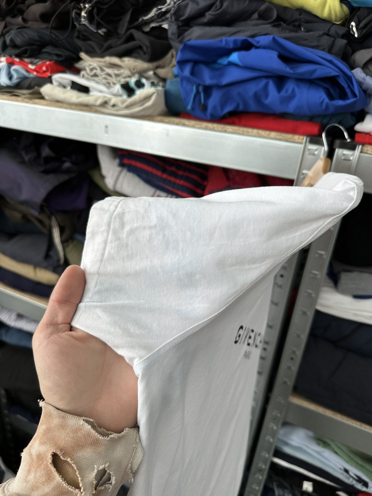Givenchy Givenchy Paris T-Shirt Centre Logo White Luxury Tee Size L Size US L / EU 52-54 / 3 - 18 Thumbnail