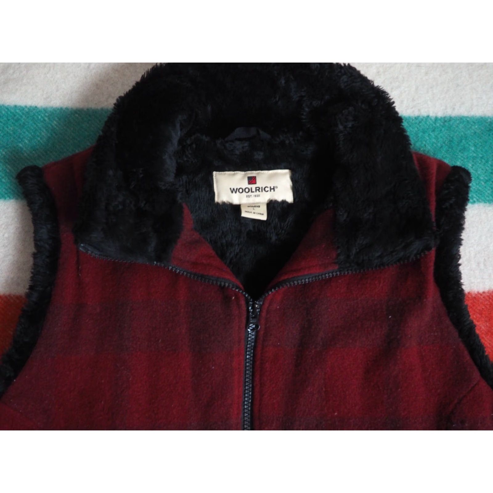 Vintage Woolrich Vest Womens L Wool Blend Full Zip Plaid Shearling Lined Wool Red-Black External Zip Vest Womens L Size L / US 10 / IT 46 - 3 Thumbnail