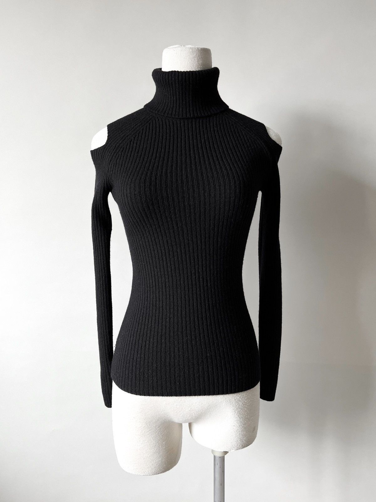 Theory Theory Jemliss Evian Cold Shoulder Ribbed Wool Turtleneck Size XS / US 0-2 / IT 36-38 - 3 Thumbnail