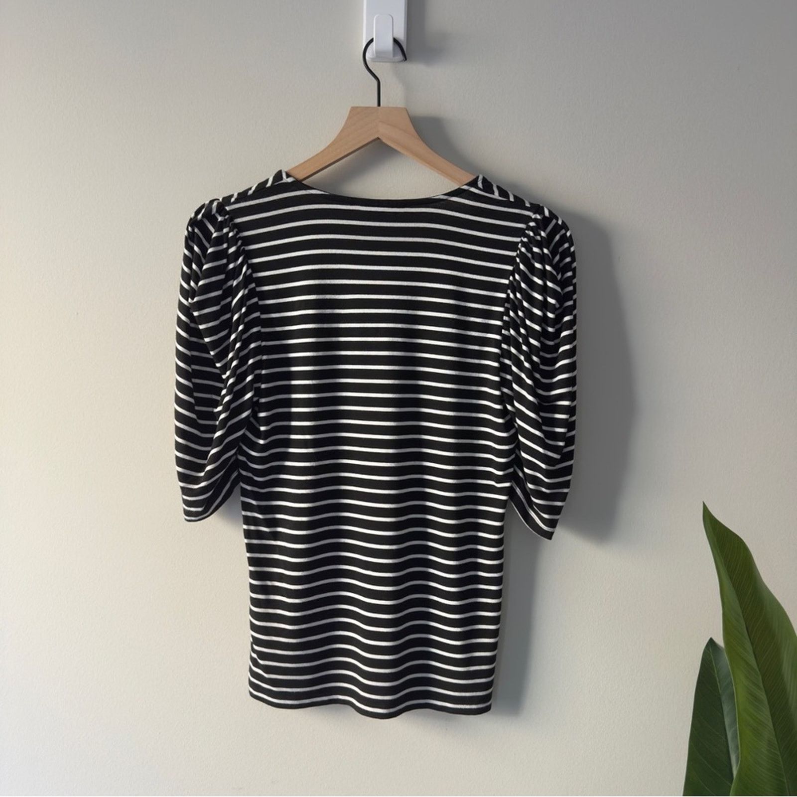 Frame Frame Black and White Striped Top Puffed Short Sleeve V-Neck Size S / US 4 / IT 40 - 4 Thumbnail