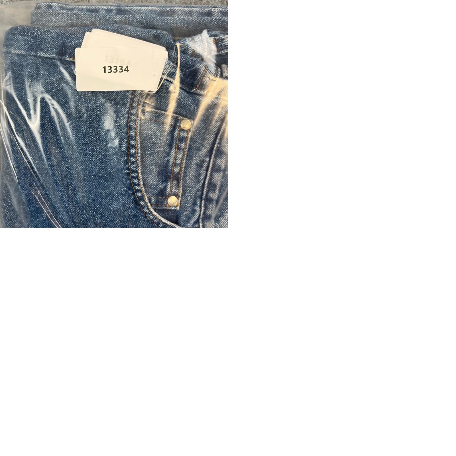 Valentino Valentino Jeans Regular Straight 29 34 Mid Wash Blue Mens Vintage Italy Denim 5-Pocket Design Cotton Button Logo Size US 29 - 9 Thumbnail