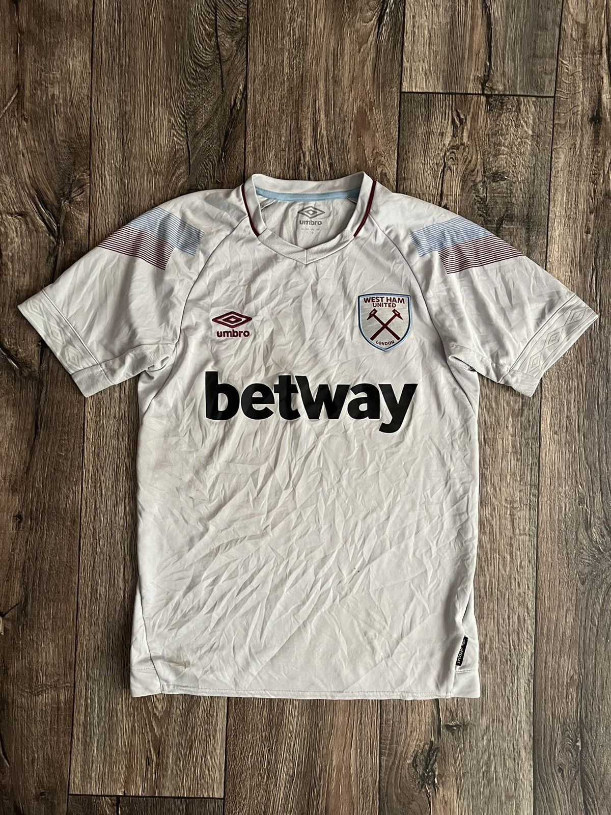 Umbro × Vintage Umbro West Ham United 2018-2019 Third Kit Football Jersey Size US S / EU 44-46 / 1 - 1 Thumbnail