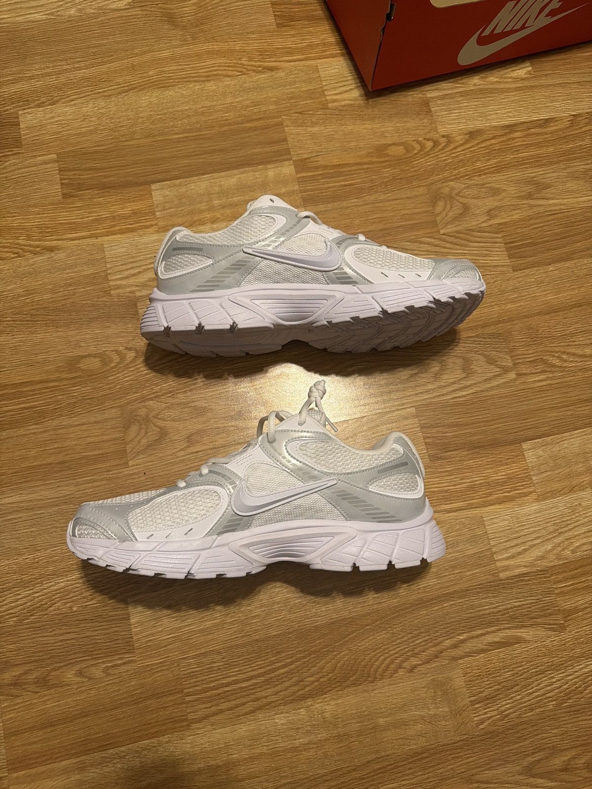 Nike Nike V5 RNR Size US 13 / EU 46 - 2 Thumbnail