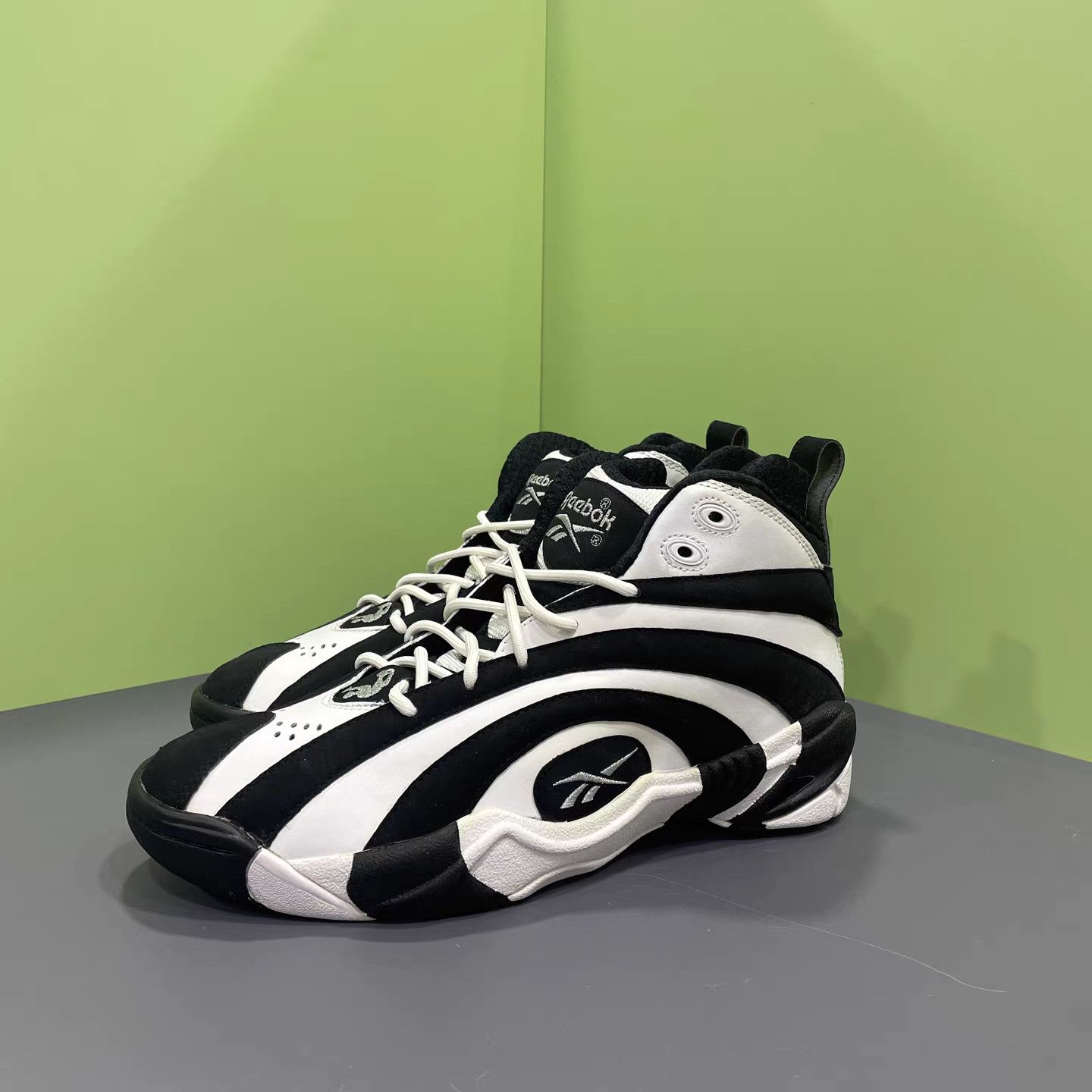 Reebok Reebok Shaqnosis Basketball Shoes (Shaquille O'Neal) K15 Size US 9 / EU 42 - 1 Thumbnail