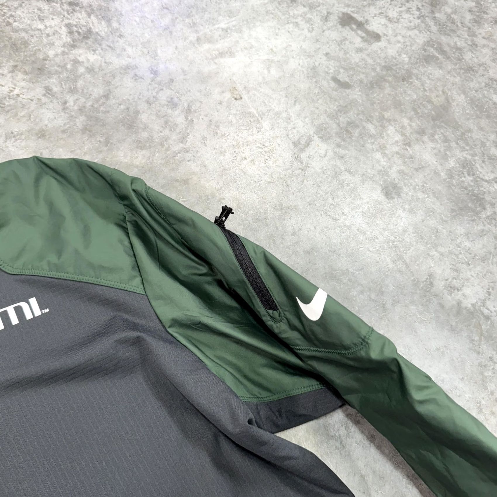 Nike Nike Dri-FIT Pullover Jacket Mens M Windbreaker Black Green 1/4 Zip Zip Pockets Lightweight Moisture Wicking Windproof Logo Size US M / EU 48-50 / 2 - 3 Thumbnail