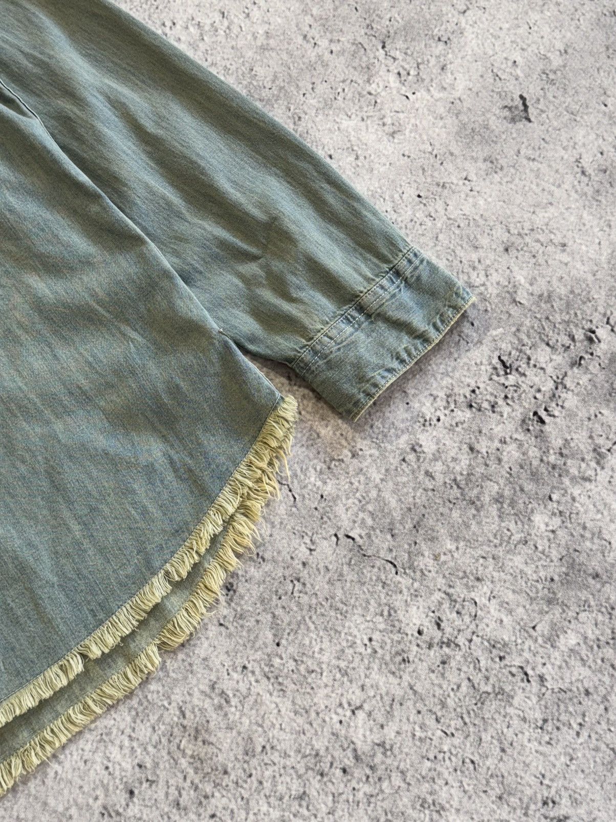 Guess × Vintage Guess denim shirt vintage 90s baby blue destroyed distressed Size US L / EU 52-54 / 3 - 4 Thumbnail