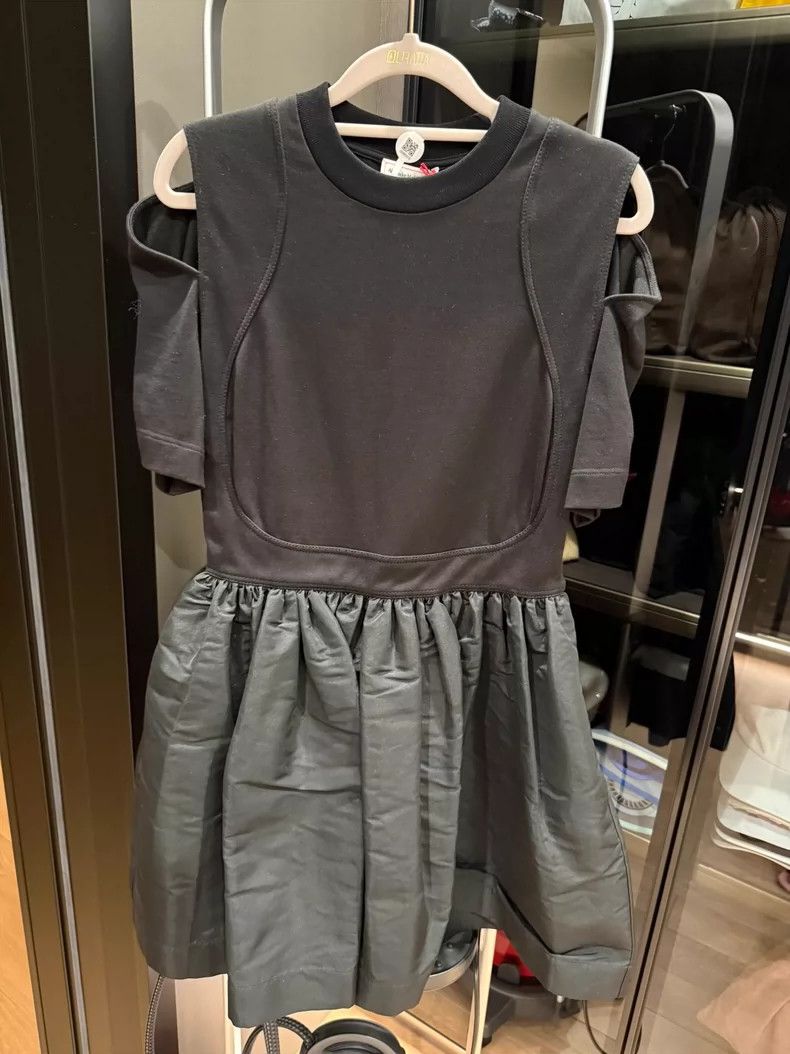 Alexander McQueen Alexander McQUEEN Black short sleeved dress size 42 2504-Ne Size S / US 4 / IT 40 - 1 Thumbnail