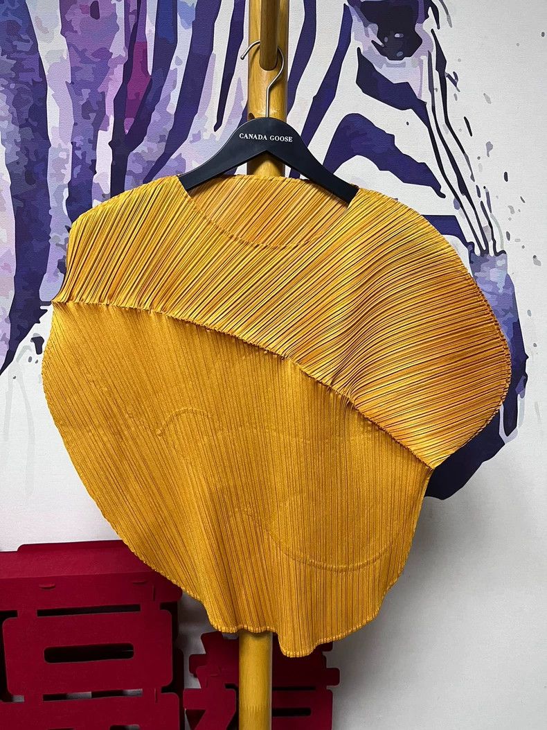 Issey Miyake Issey Miyake size:one size Nut-orange irregular-shaped top Size XS / US 0-2 / IT 36-38 - 1 Thumbnail