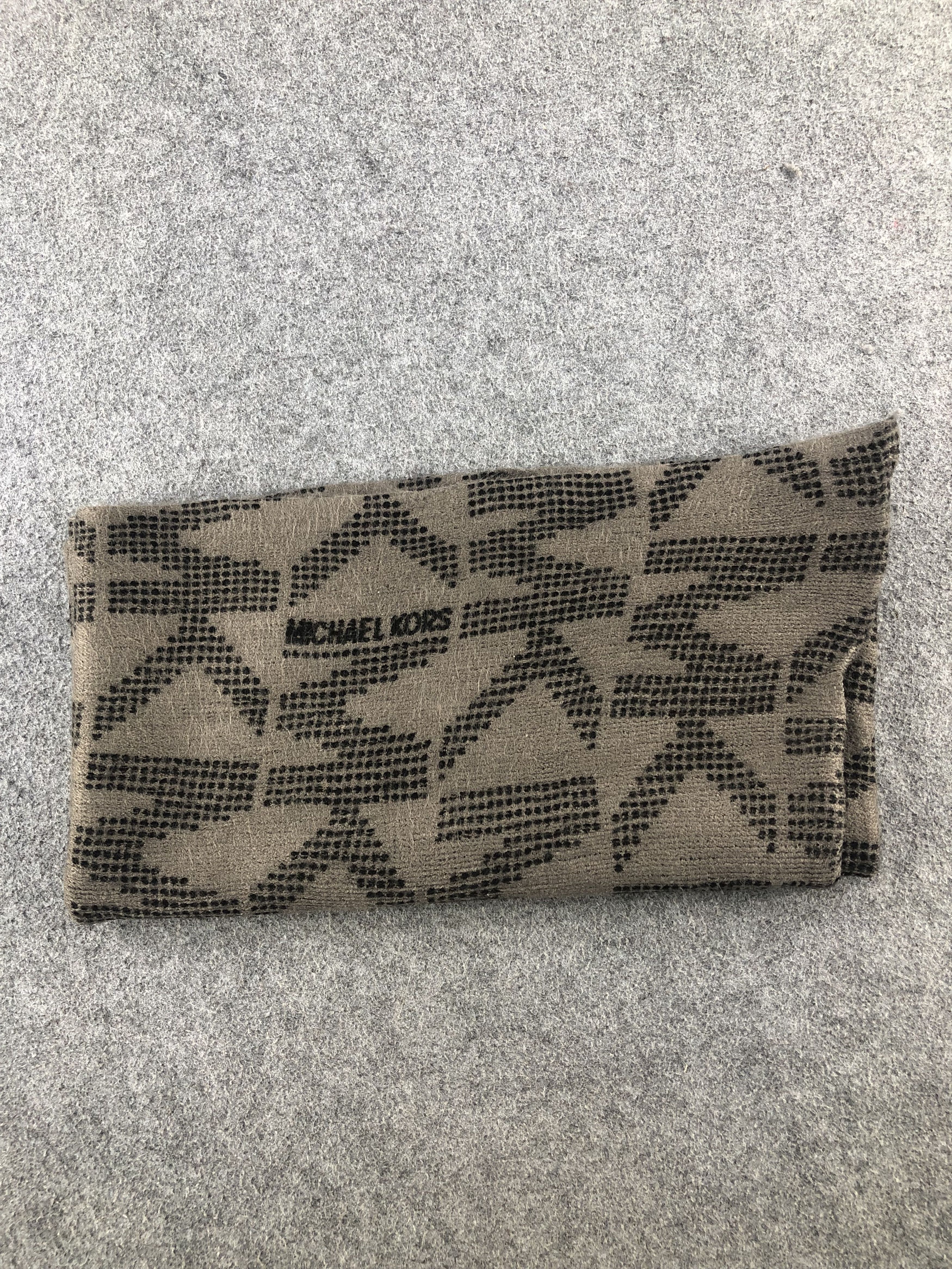 Michael Kors Michael Kors Infinity Scarf / Muffler / Neckwear Size ONE SIZE - 4 Thumbnail