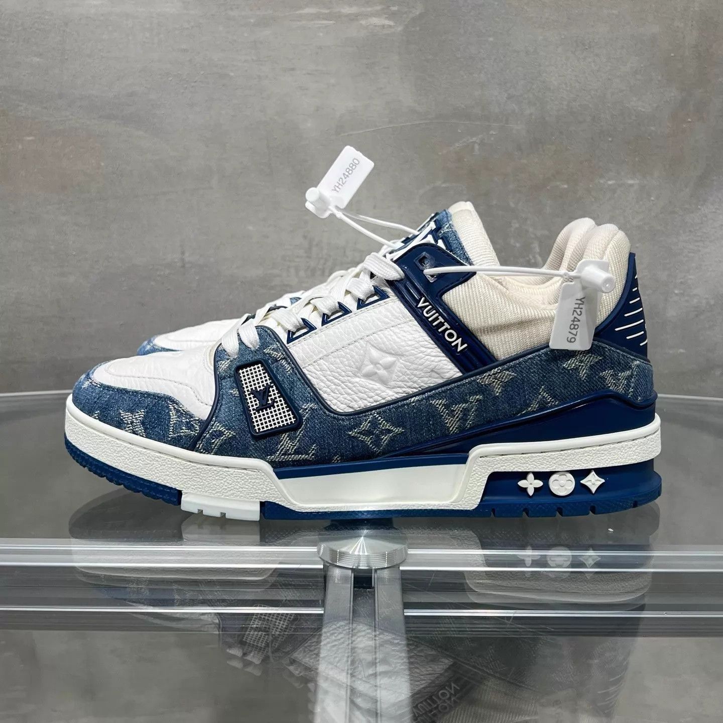 Louis Vuitton LV Trainer white blue denim UK6 40 Size US 7 / EU 40 - 3 Thumbnail