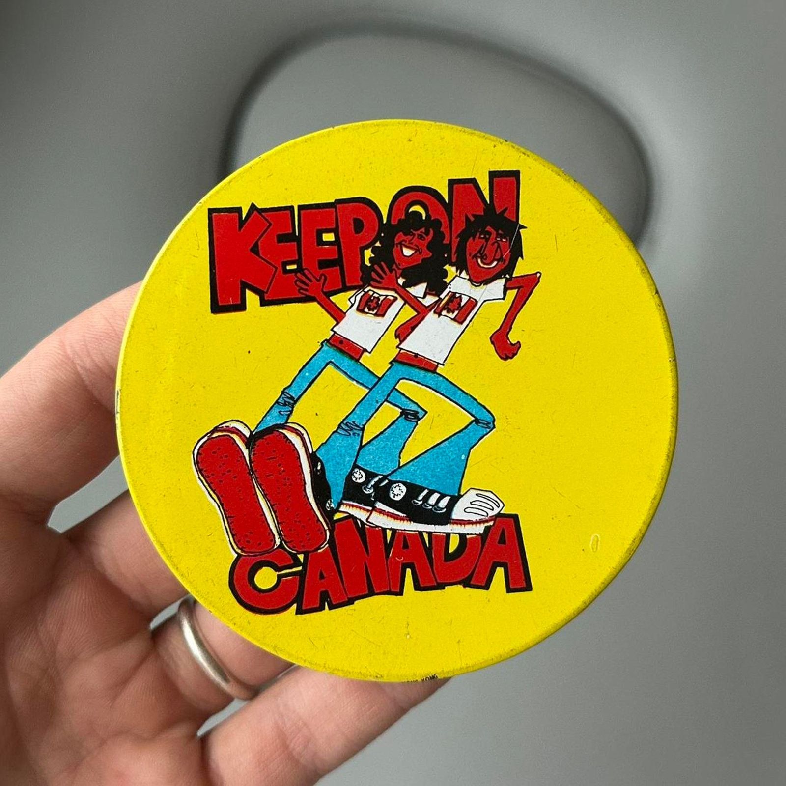 Vintage Vintage 60s 70s Cartoon Big Round Yellow Metal Button Pin Size ONE SIZE - 1 Thumbnail