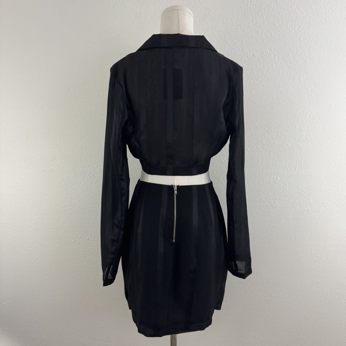 Forever 21 FOREVER 21 Black Office Siren Two Piece Top & Skirt Size S / US 4 / IT 40 - 7 Thumbnail