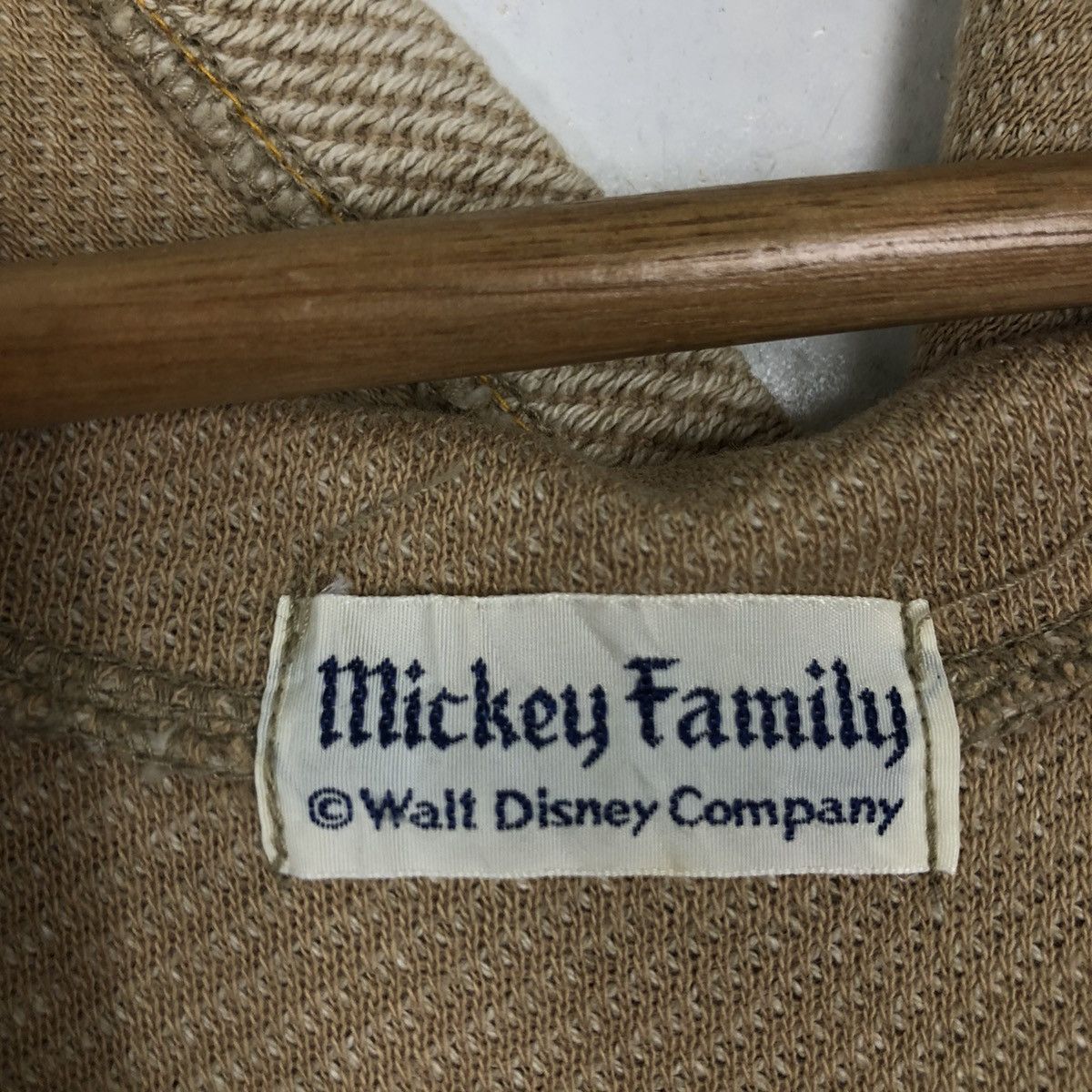 Disney VINTAGE HOODIE CARTOON MICKEY FAMILY WALT DISNEY COMPANY Size US M / EU 48-50 / 2 - 9 Thumbnail