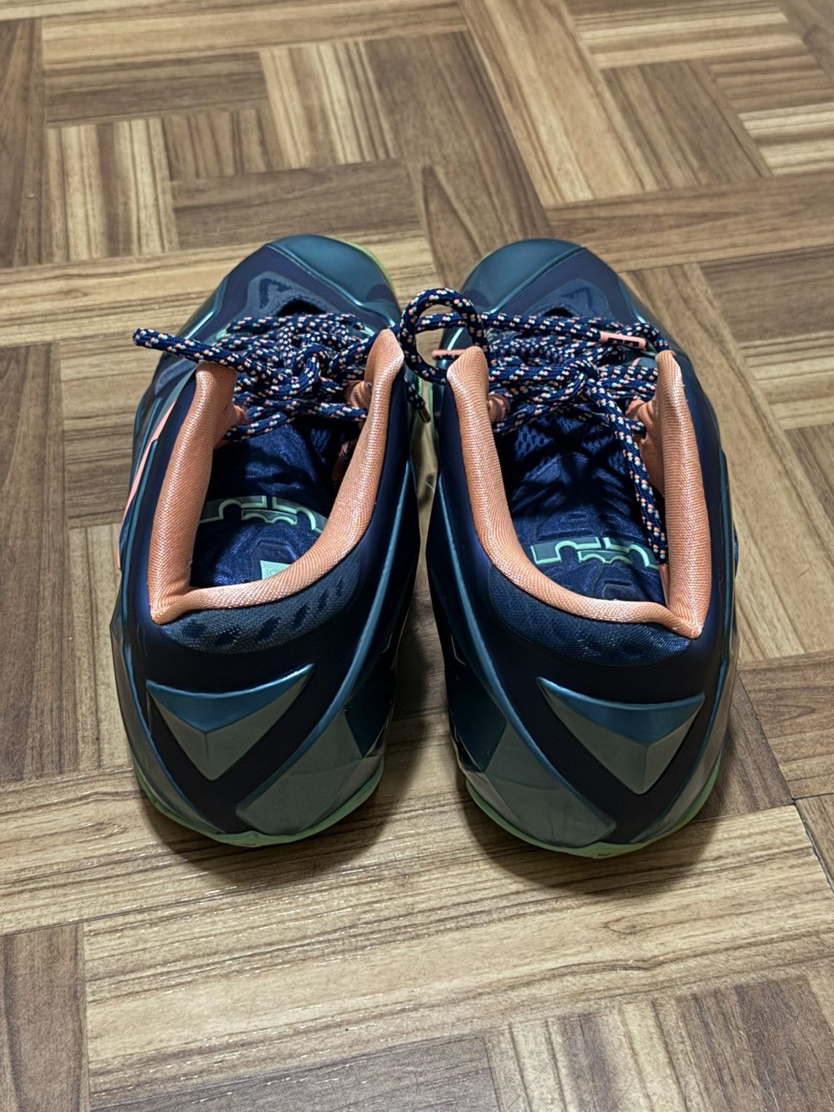 Nike Nike LeBron 11 Akron vs. Miami Size US 10.5 / EU 43-44 - 4 Thumbnail