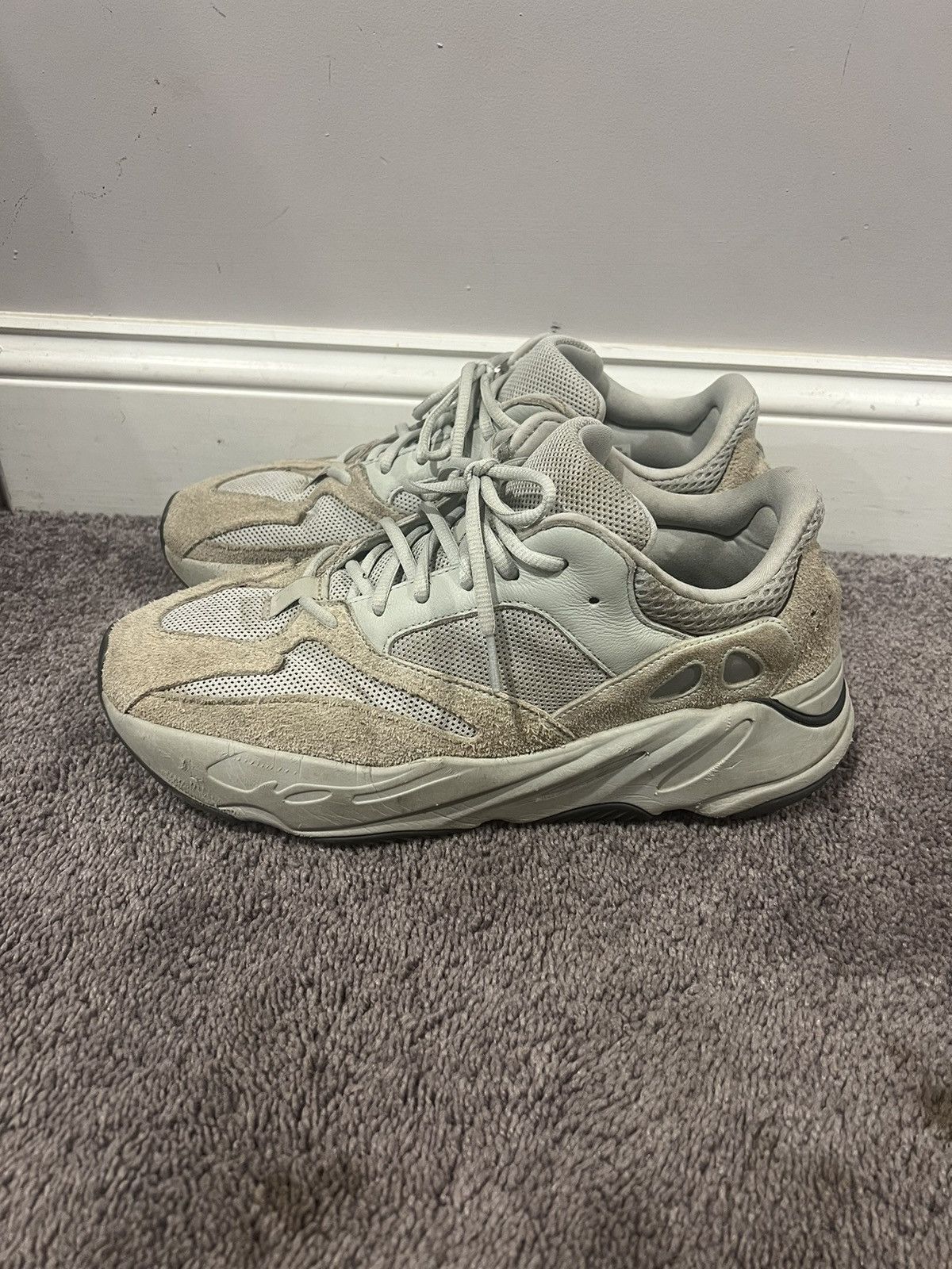 Yeezy Yeezy 700 Salt Size US 11.5 / EU 44-45 - 4 Thumbnail