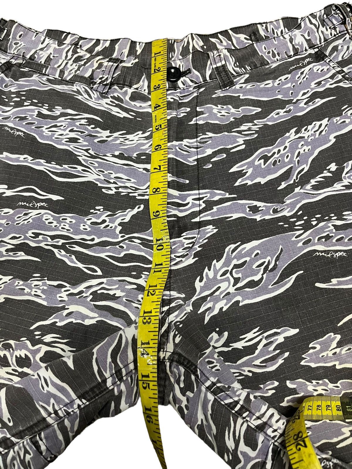 Japanese Brand × Wtaps WTAPS TIGER STARP CAMO CARGO SHORT PANTS Size US 34 / EU 50 - 11 Thumbnail