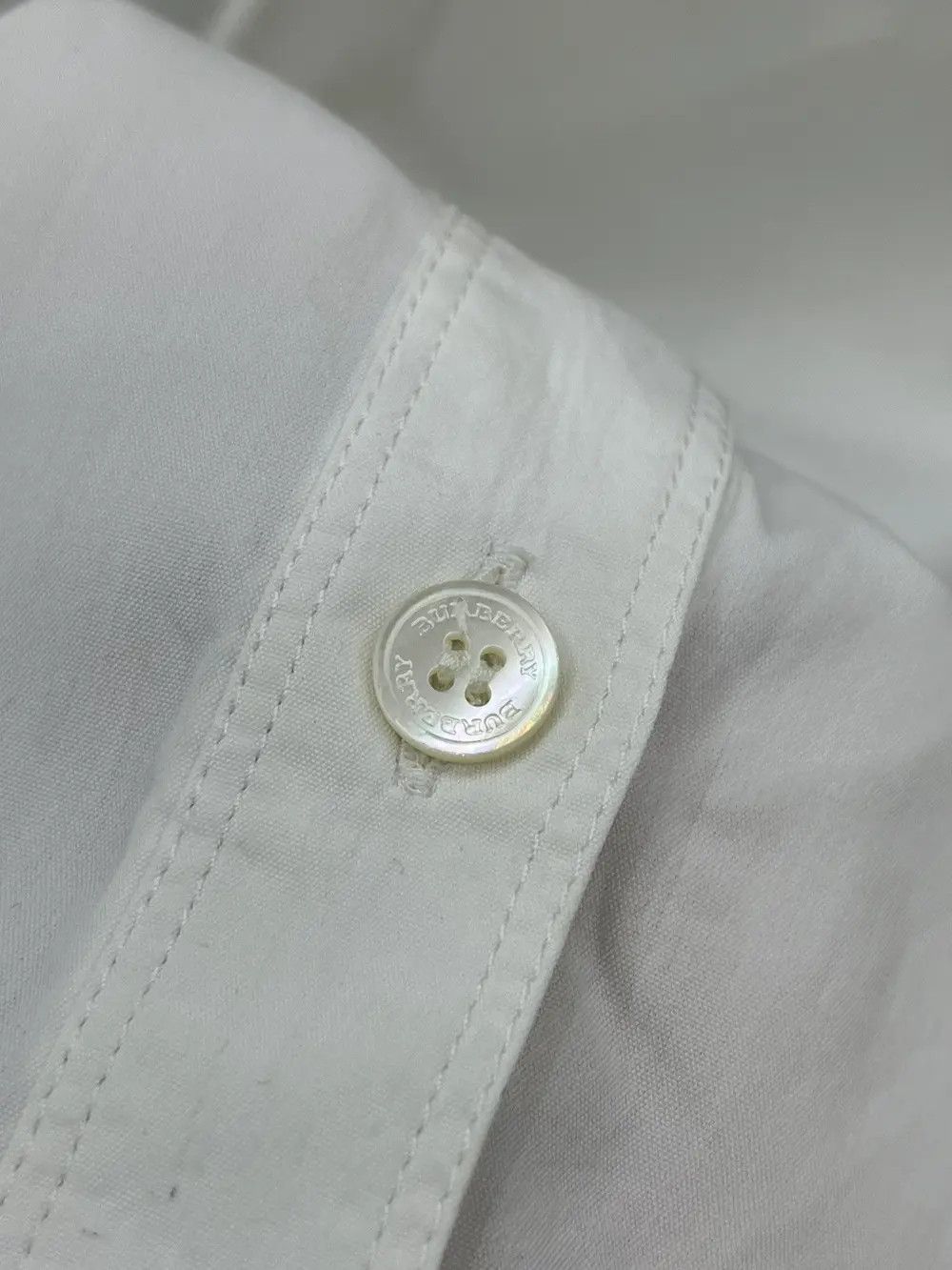 Burberry Burberry London Wide Neck Cotton Long Sleeve Button Up Shirt Size S / US 4 / IT 40 - 3 Thumbnail
