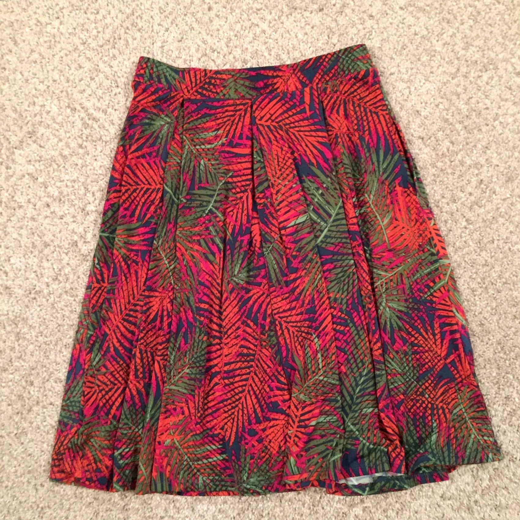Vintage LuLaRoe Madison Floral Pleated Skirt Small Unlined Poplar Size 28" / US 6 / IT 42 - 6 Thumbnail