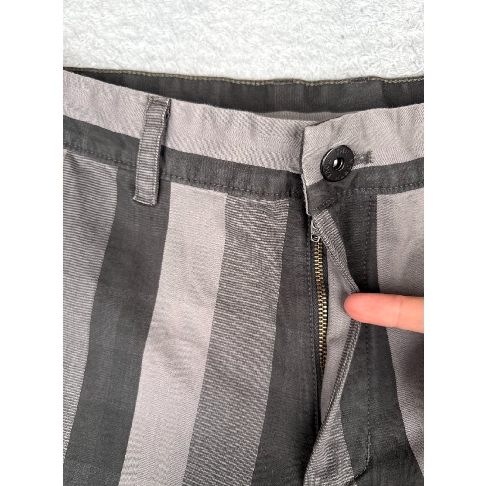 The North Face The North Face Shorts Mens 34 Gray Black Stripe Chino Cotton Blend Plaid 34x10 Casual Regular Mens Size US 34 / EU 50 - 6 Thumbnail