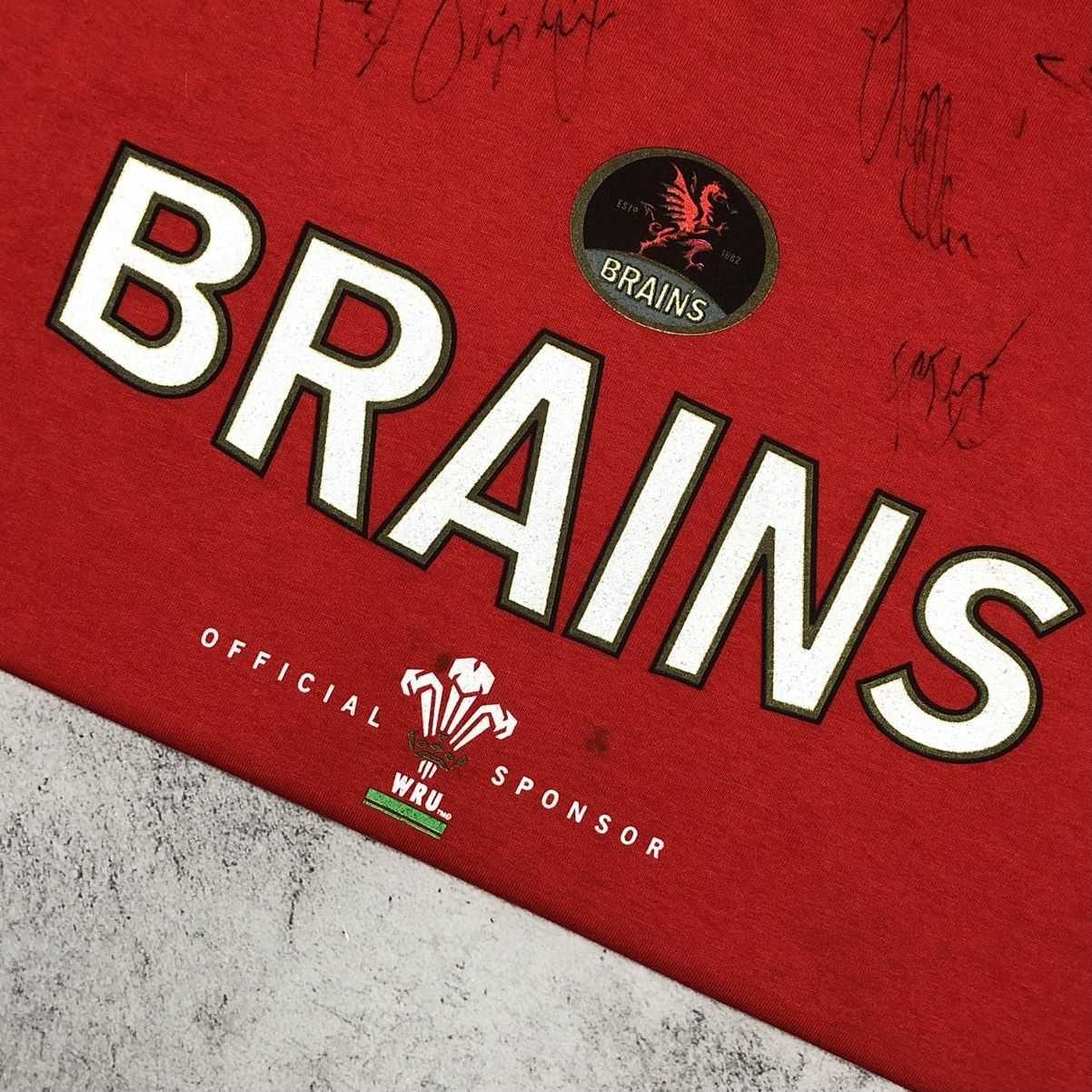 Vintage SIGNED! Wales Rugby WRU Brains 2005 Six Nations Tee Size US XL / EU 56 / 4 - 14 Thumbnail