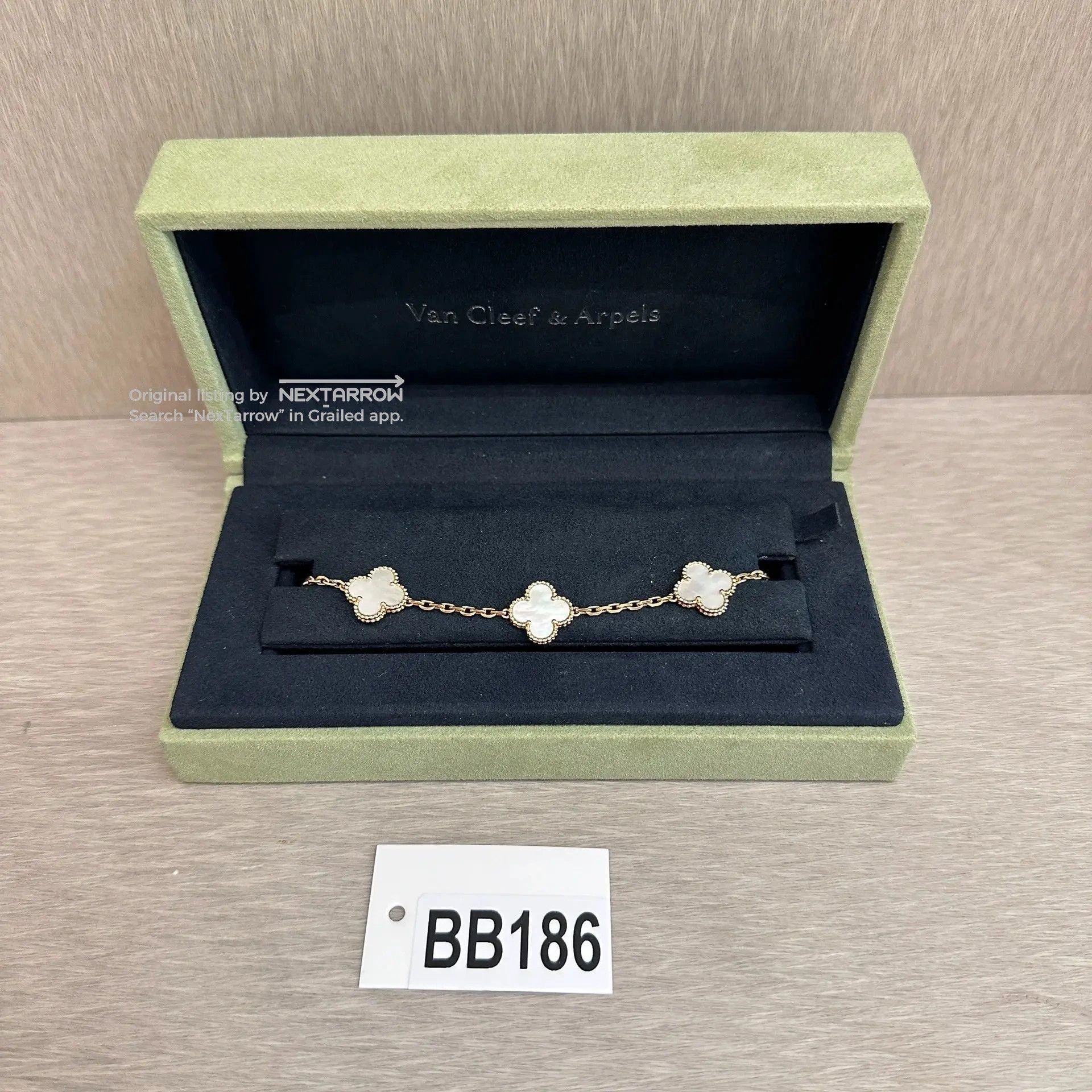 Van Cleef & Arpels Five-Link Mop Bracelet 18k in White, Women's — image 3 of 6