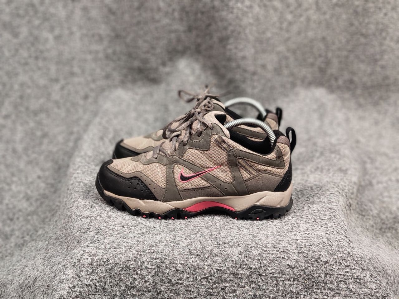 Nike ACG Vintage Nike ACG All-Trac Hiking Women's Sneaker Size US 7 / IT 37 - 12 Thumbnail
