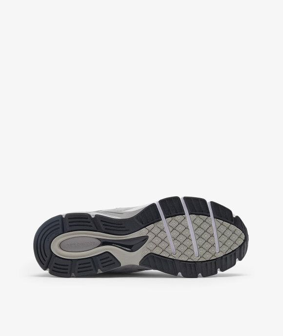 New Balance o1s22i1n1124 990V4 Sneakers in Grey Size US 7 / EU 40 - 6 Thumbnail