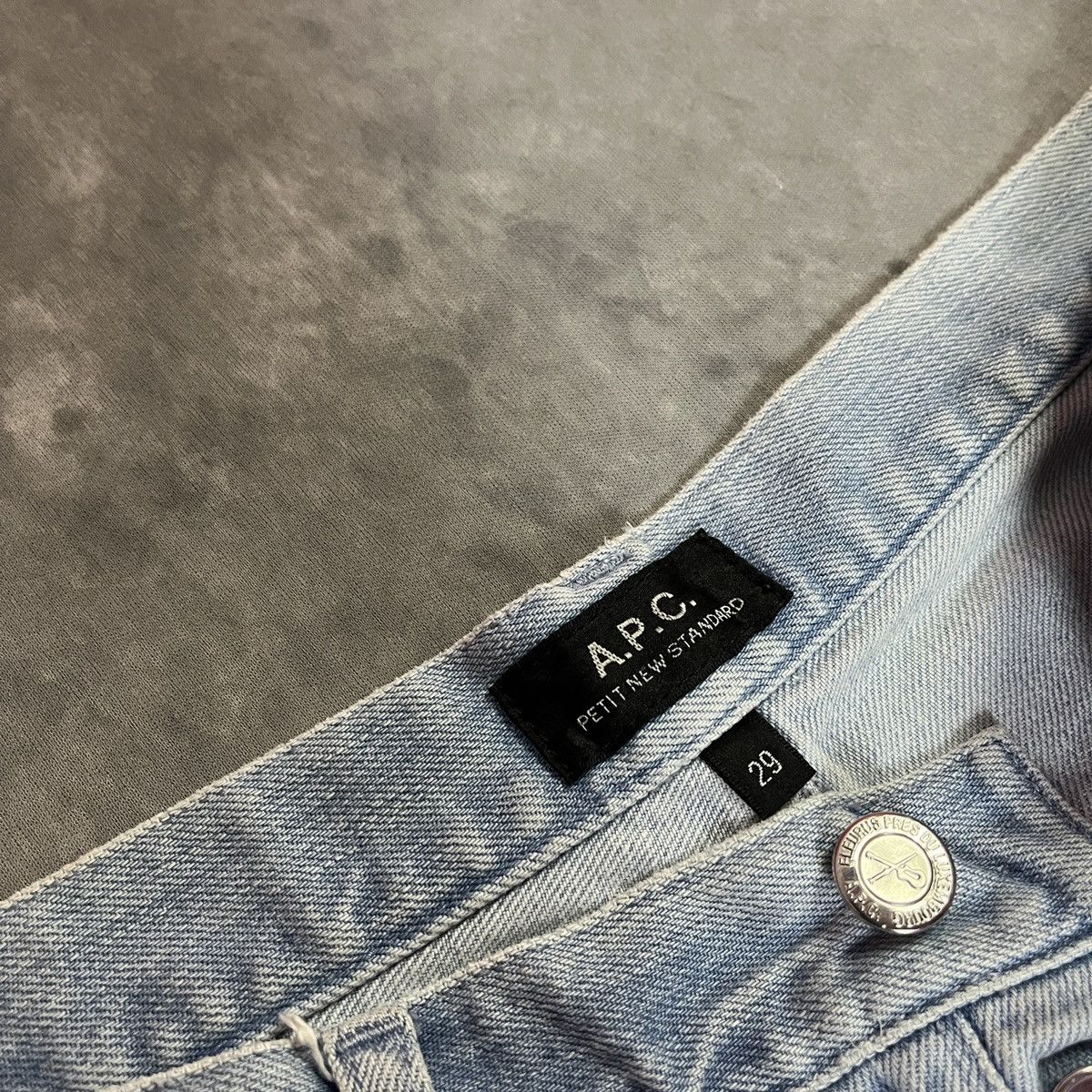 A.P.C. 2000s A.P.C. Petit New Standard Light Wash Jeans Button Fly Size US 29 - 5 Thumbnail