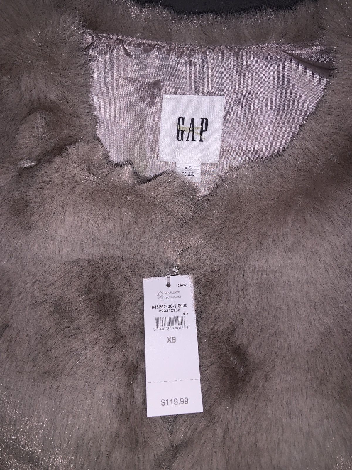Gap Womens - 100% Recycled Faux-Fur Vest - Size XSmall Size XS / US 0-2 / IT 36-38 - 2 Thumbnail