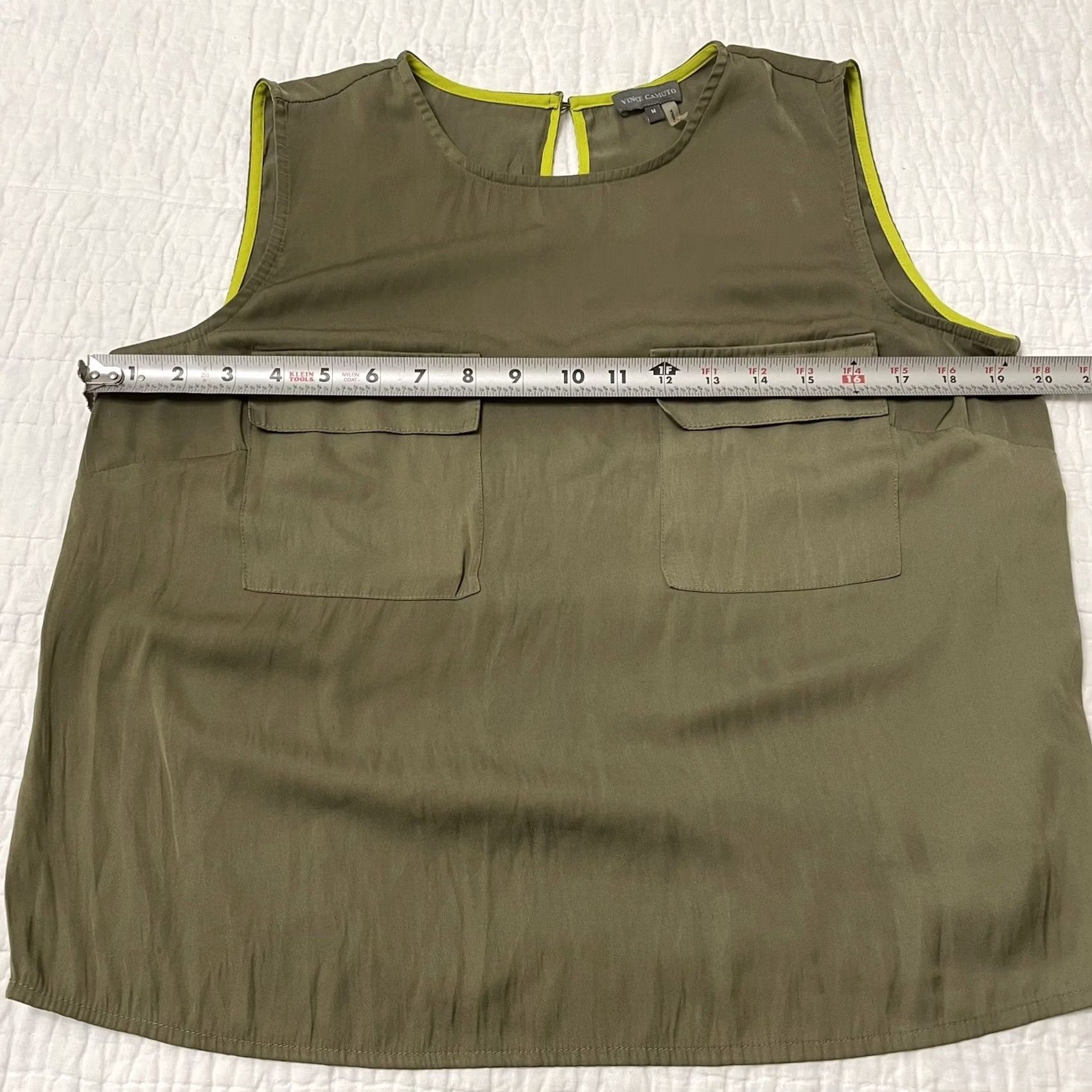 Vince Camuto Vince Camuto Army Green Pocket Front Satin Blouse Cropped Keyhole Sz:M Sleeveless Women’s Regular Size Tee Shirt Top Shirt? Size M / US 6-8 / IT 42-44 - 4 Thumbnail