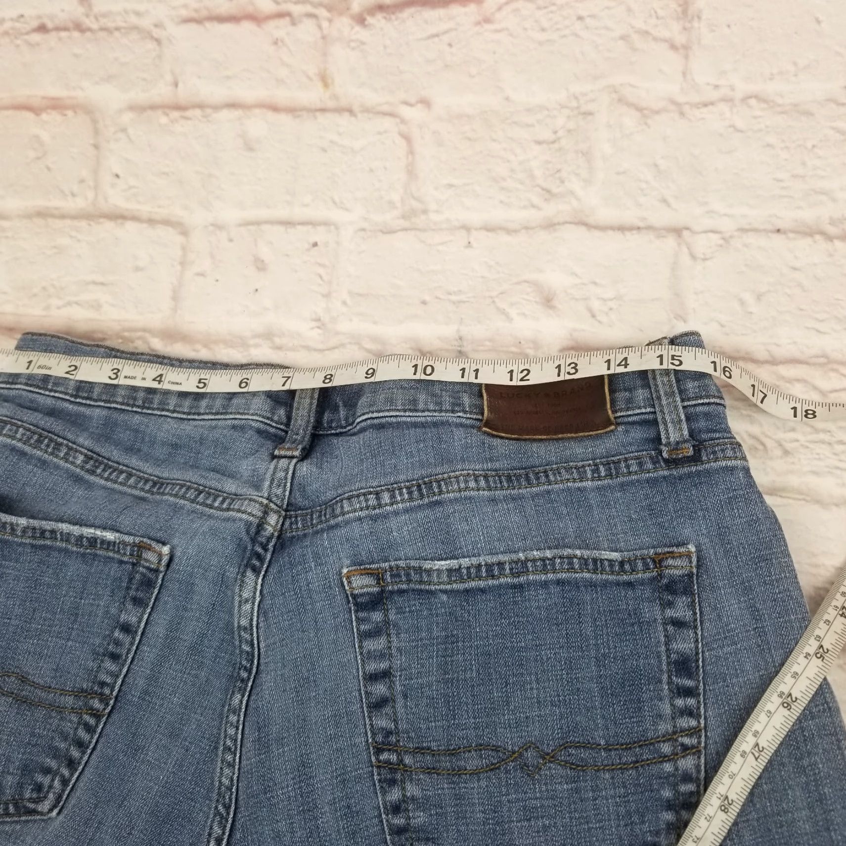 Lucky Brand Lucky Brand Women Jean Shorts 34 Cut Off High Rise Medium Wash Blue 221 Straight - Vintage? No Size 24" / US 00 / IT 34 - 5 Thumbnail