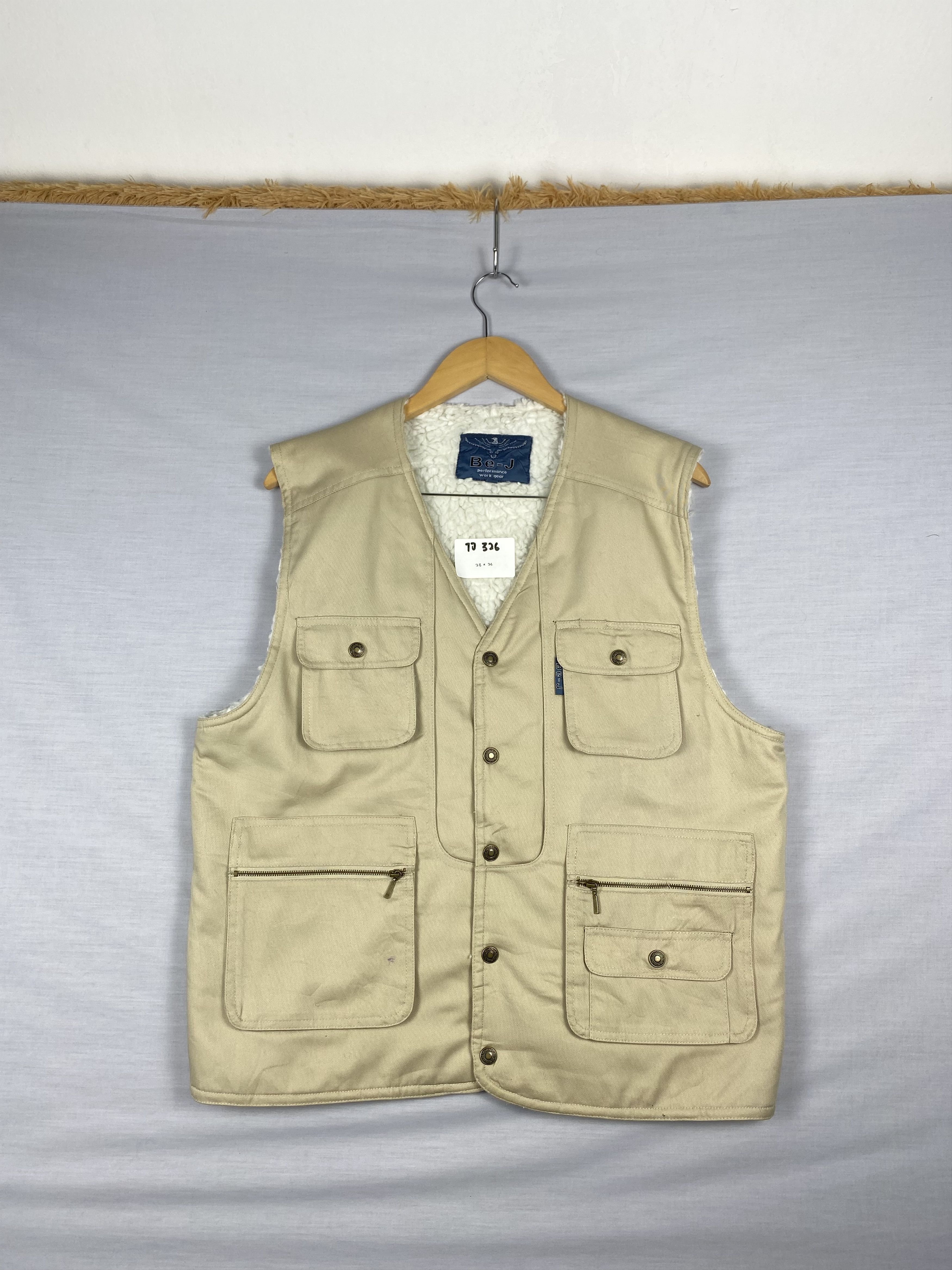 Japanese Brand Vintage Be-J Sherpa Lining Multi Pocket Button Up Vest Size US L / EU 52-54 / 3 - 1 Thumbnail