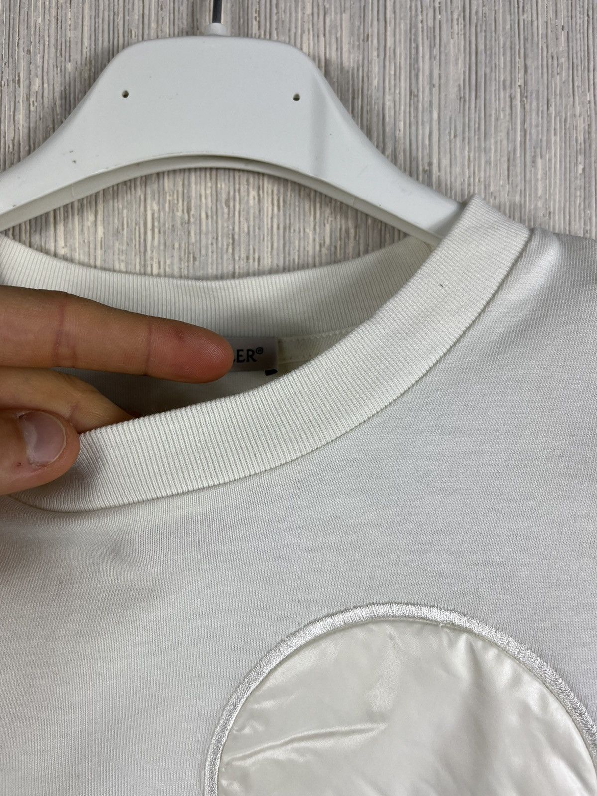 Moncler Moncler big fluffy down logo cream t-shirt tee luxury women Size XS / US 0-2 / IT 36-38 - 10 Thumbnail