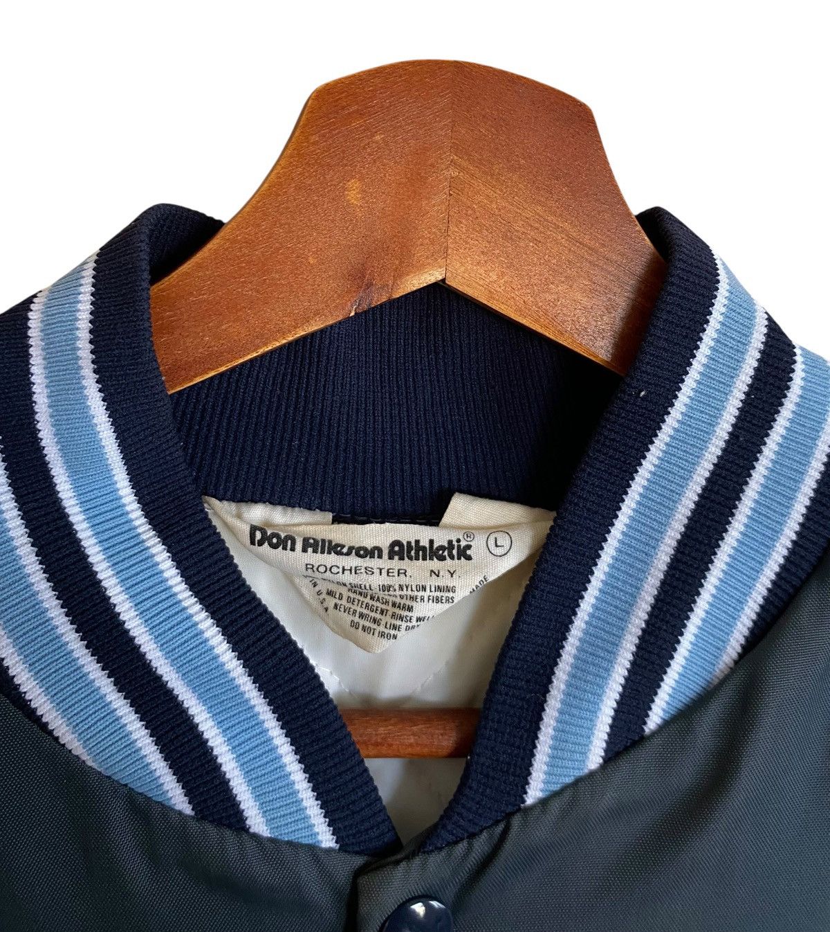 Vintage Rare Design Vintage United States Air Forces Varsity 1980s Size US L / EU 52-54 / 3 - 6 Thumbnail